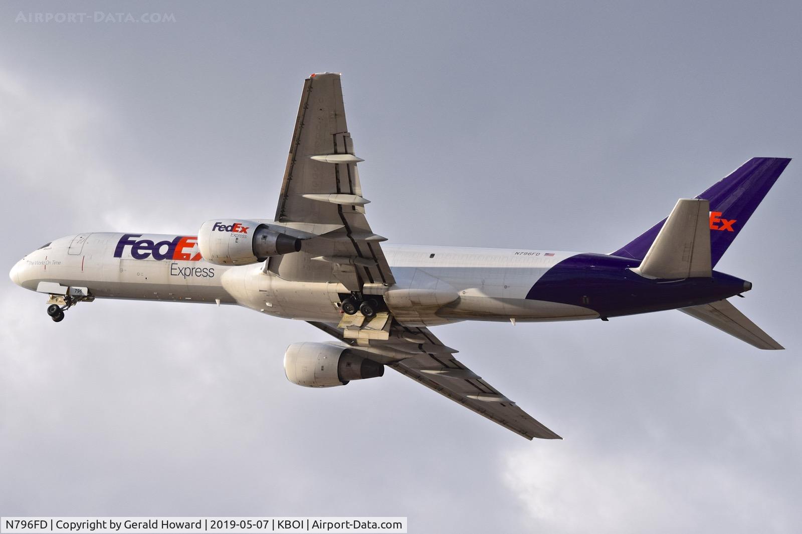 N796FD, 1993 Boeing 757-222F C/N 26710, Departing BOI.