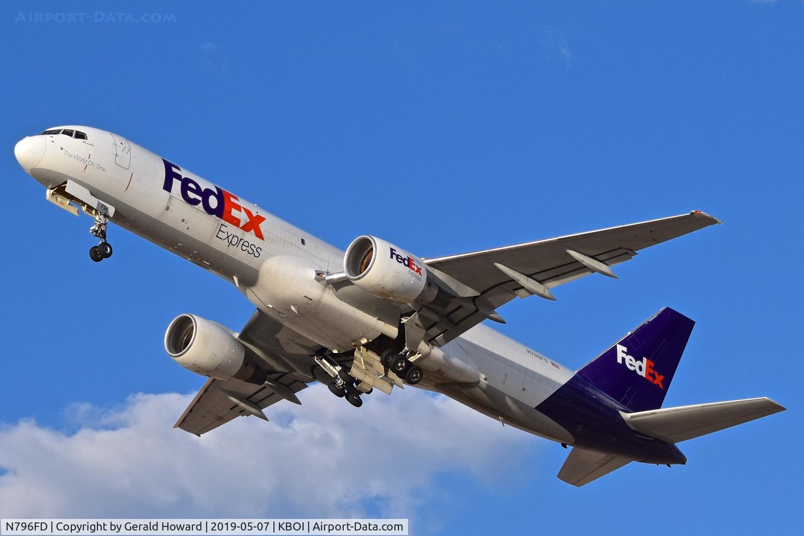 N796FD, 1993 Boeing 757-222F C/N 26710, Climb out from RWY 28L.