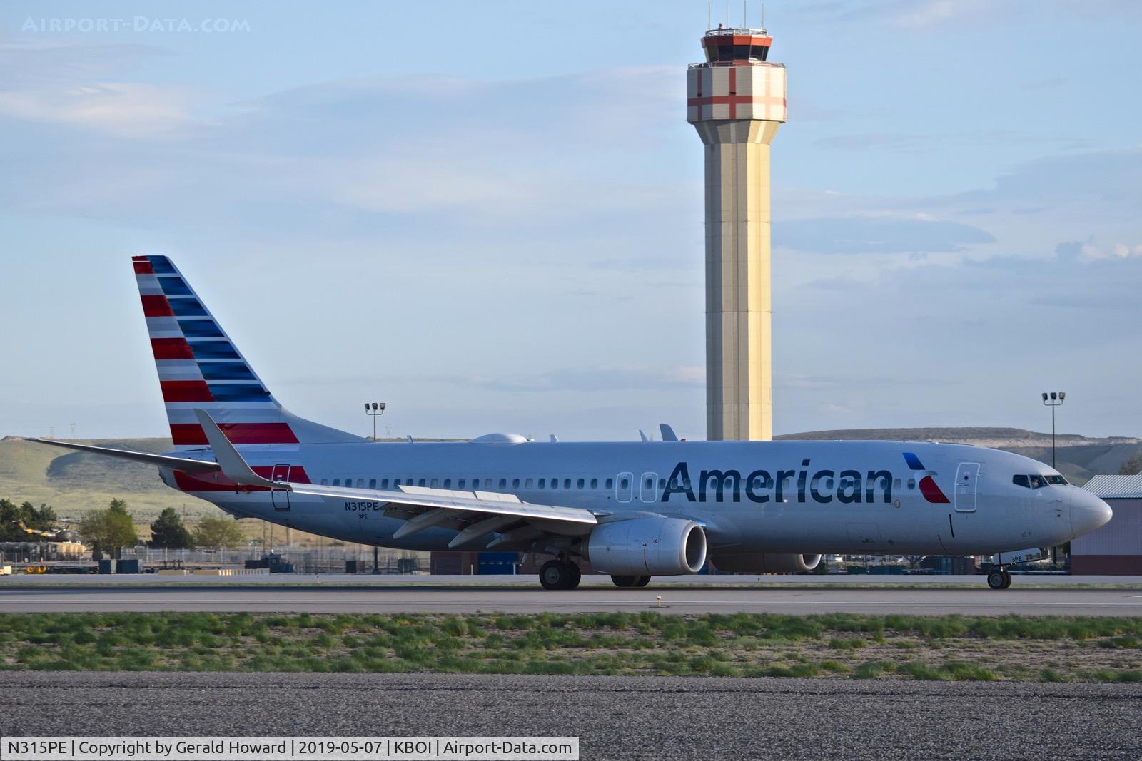 N315PE, 2017 Boeing 737-823 C/N 31261, Landing roll out.