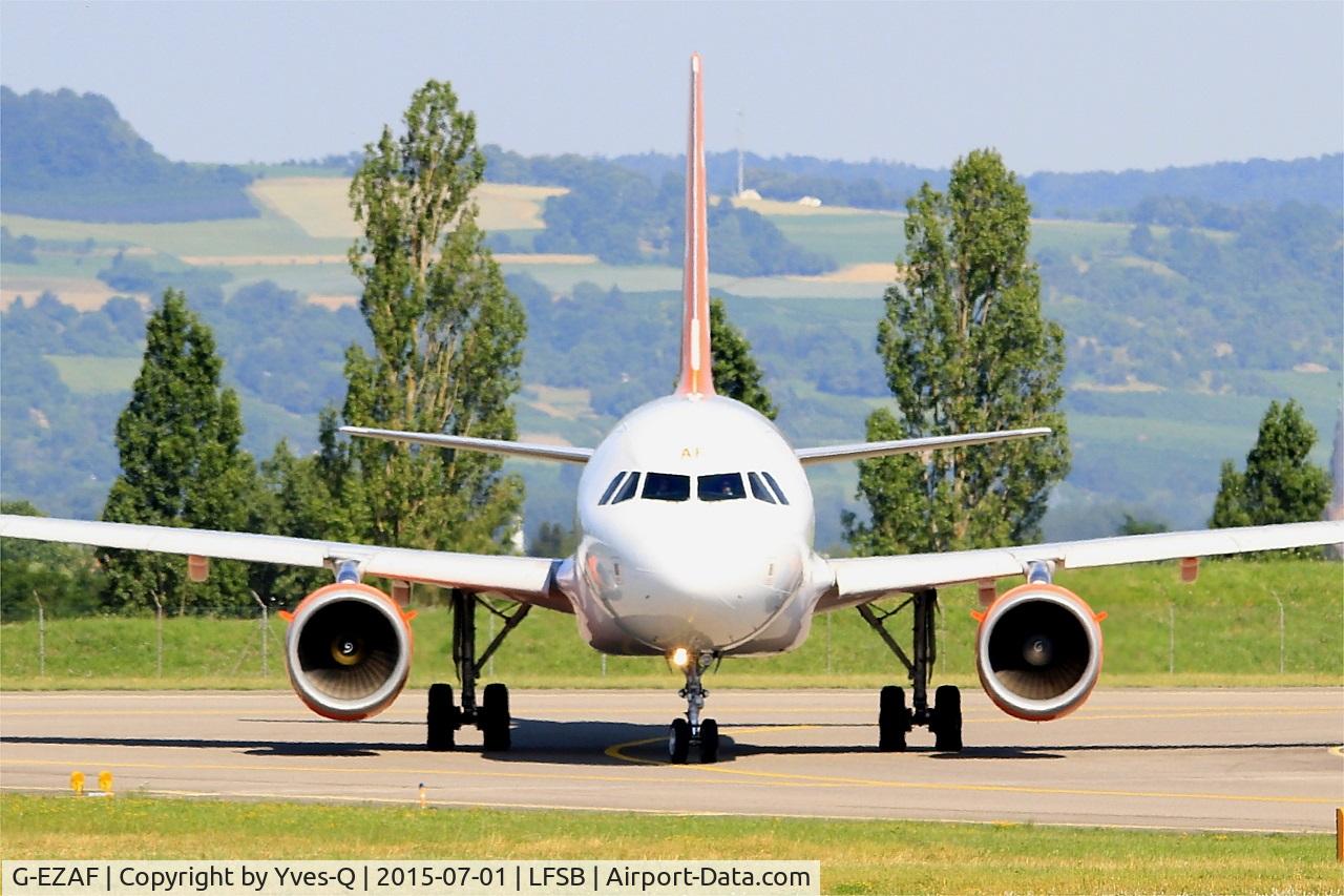 G-EZAF, 2006 Airbus A319-111 C/N 2715, Airbus A319-111, Taxiing to holding point Hotel rwy 15, Bâle-Mulhouse-Fribourg airport (LFSB-BSL)
