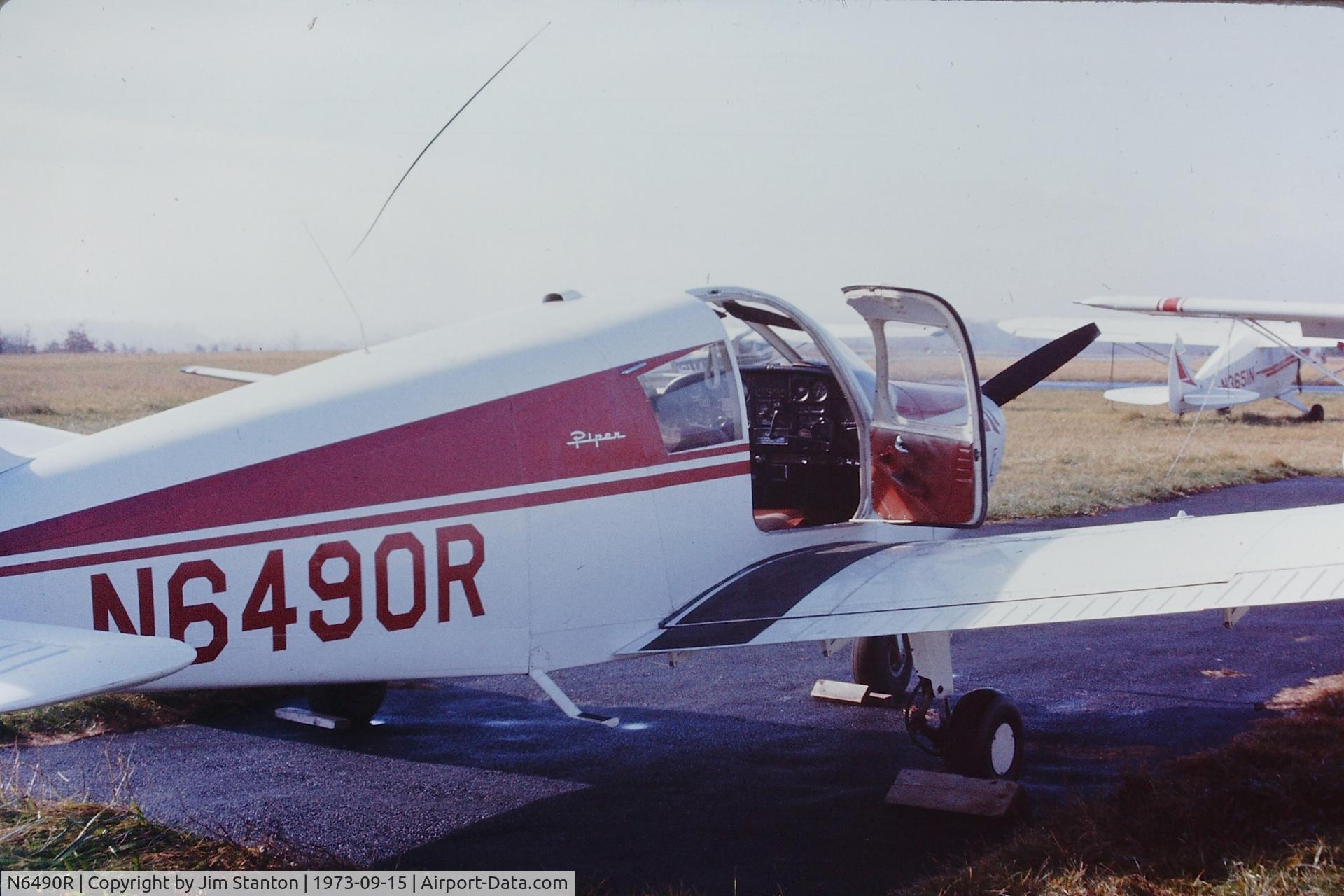 N6490R, 1966 Piper PA-28-140 C/N 28-21681, At Leesburg (Godfrey Field) airport 1973.