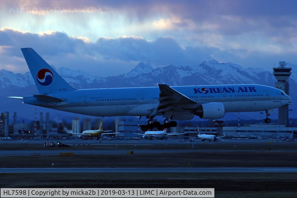 HL7598, 1988 Boeing 777-2B5/ER C/N 27949, Landing