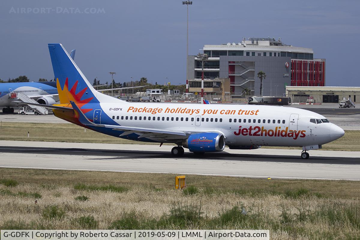 G-GDFK, 1998 Boeing 737-36N C/N 28572, Runway 13
