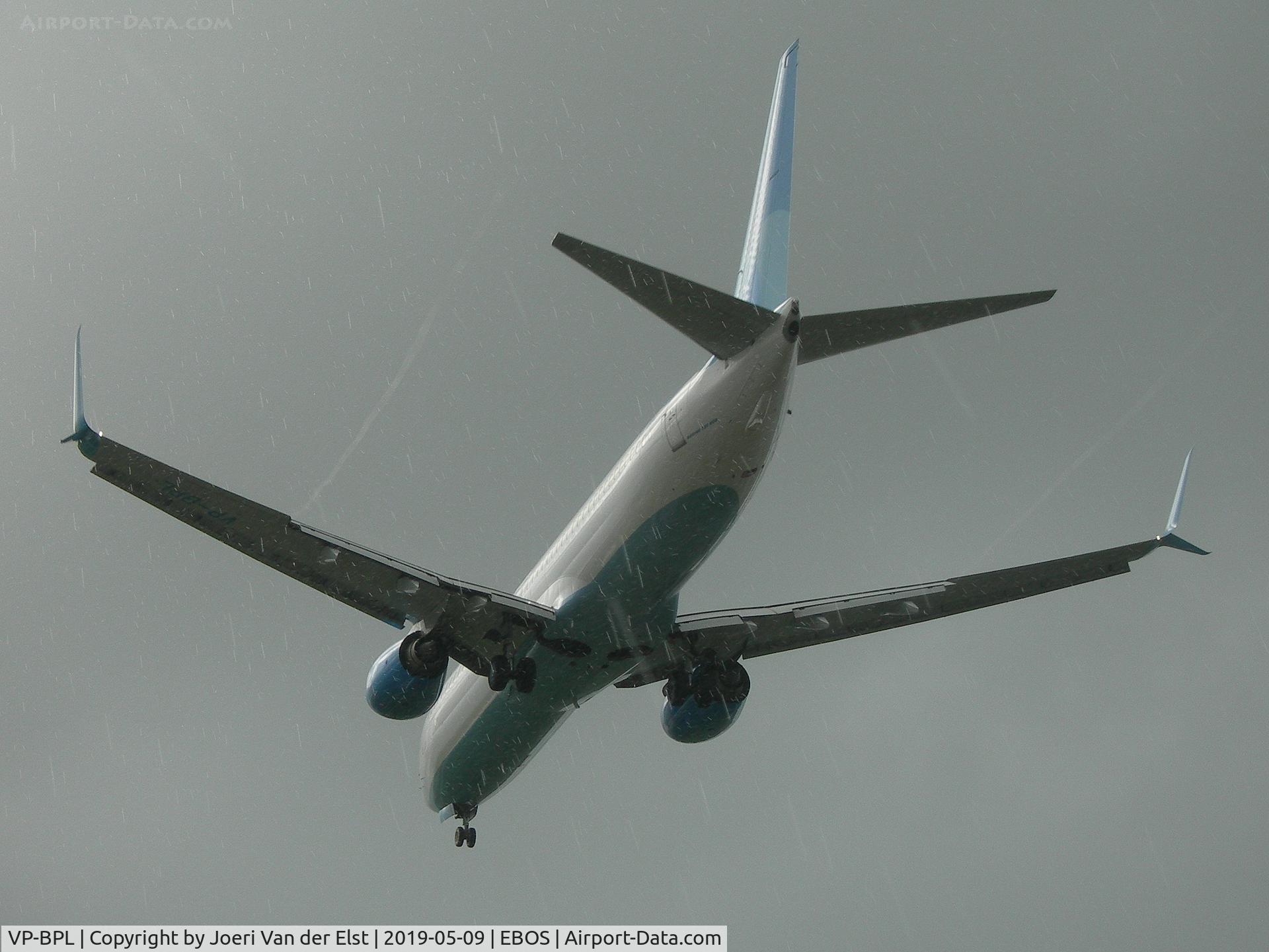 VP-BPL, 2017 Boeing 737-8AL C/N 61789, Landing in the rain rwy 26