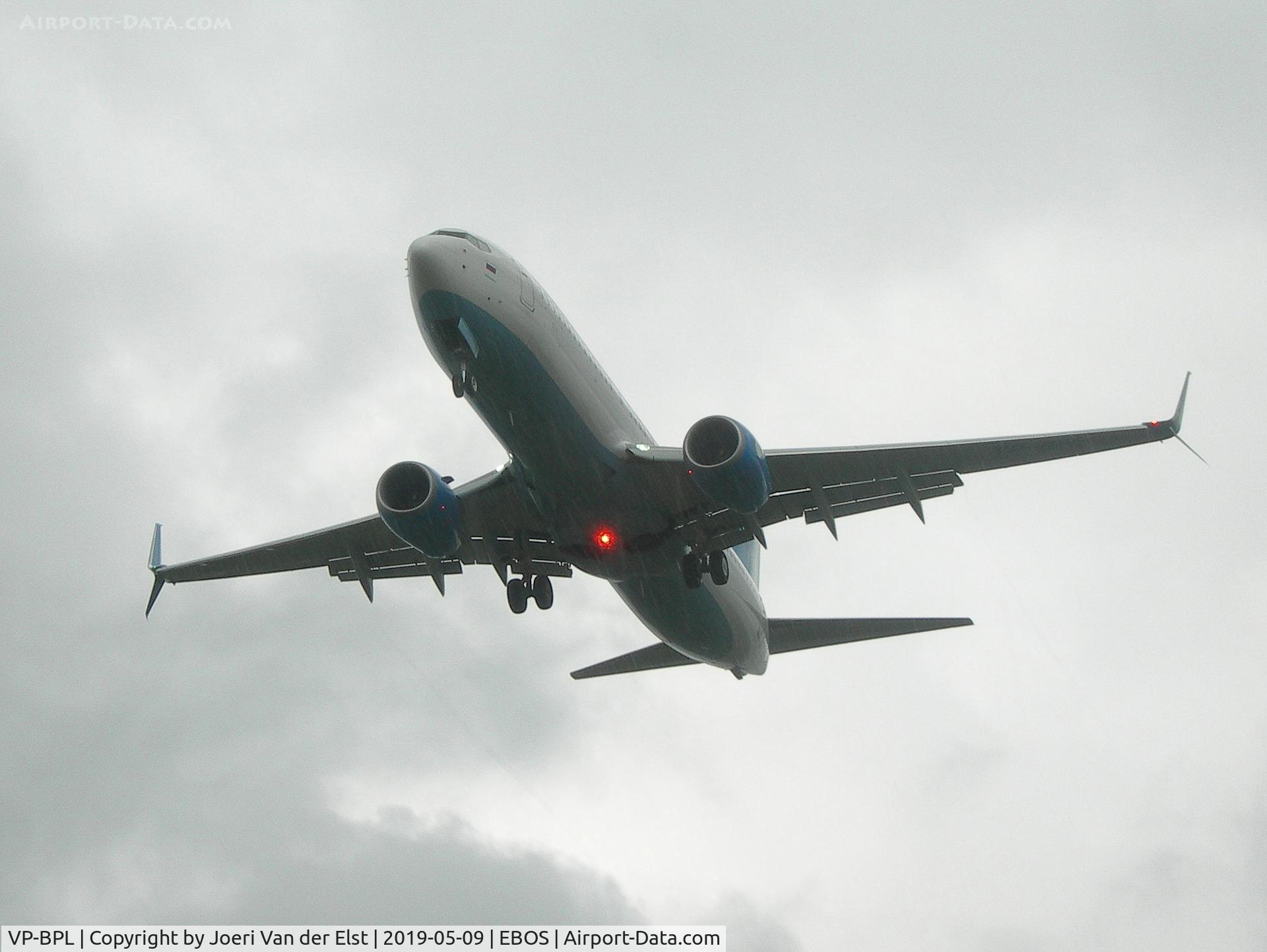 VP-BPL, 2017 Boeing 737-8AL C/N 61789, Moments before touchdown rwy 26