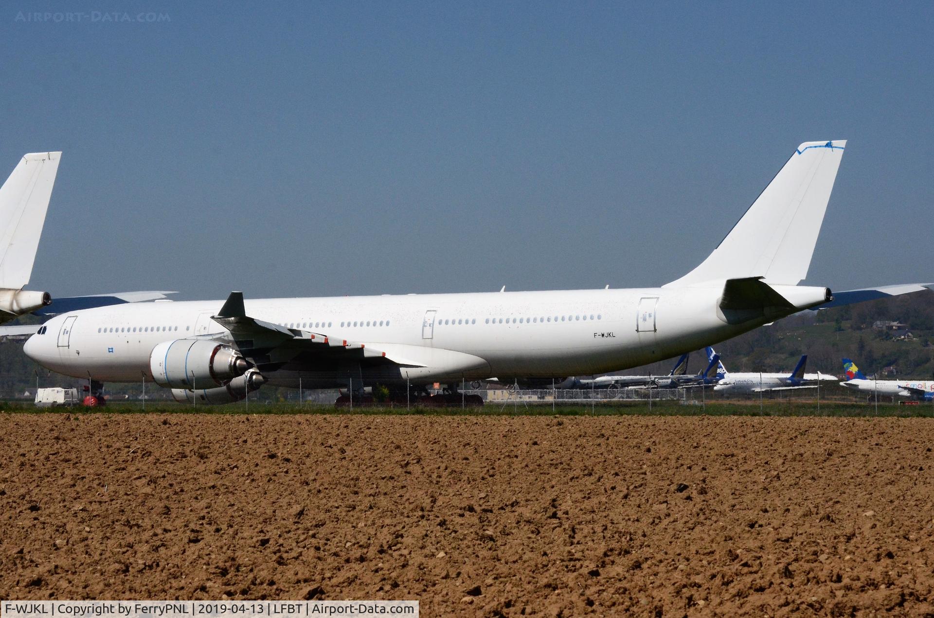 F-WJKL, 2003 Airbus A340-541 C/N 499, A345 stored in Tarbes, formerly operated by SQ (9V-SGB )