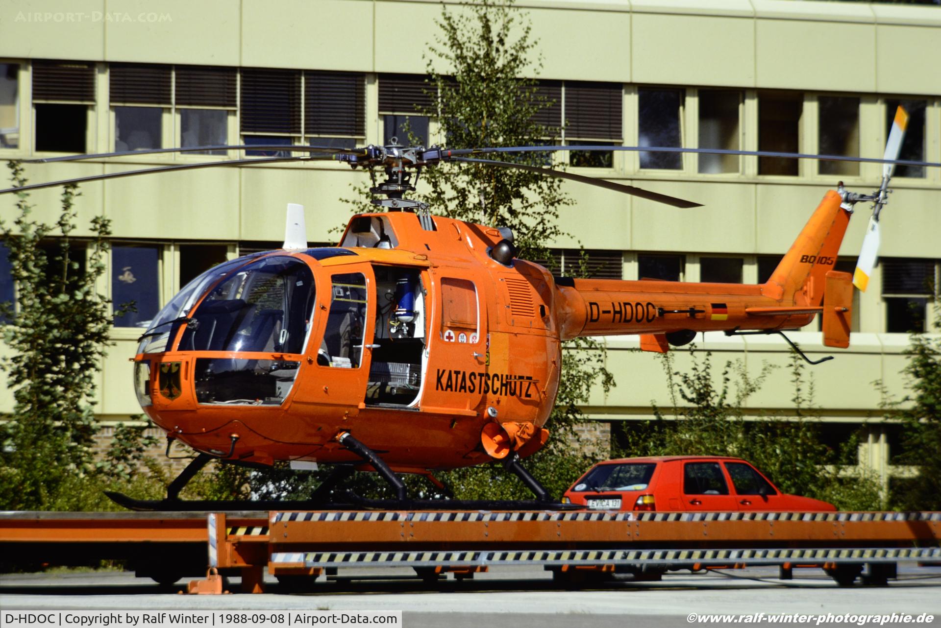 D-HDOC, MBB Bo-105 C/N 5.16, MBB Bo-105 - Katastrophenschutz - 5.16 - DHDOC - 08.09.1988 - Köln Mühlheim