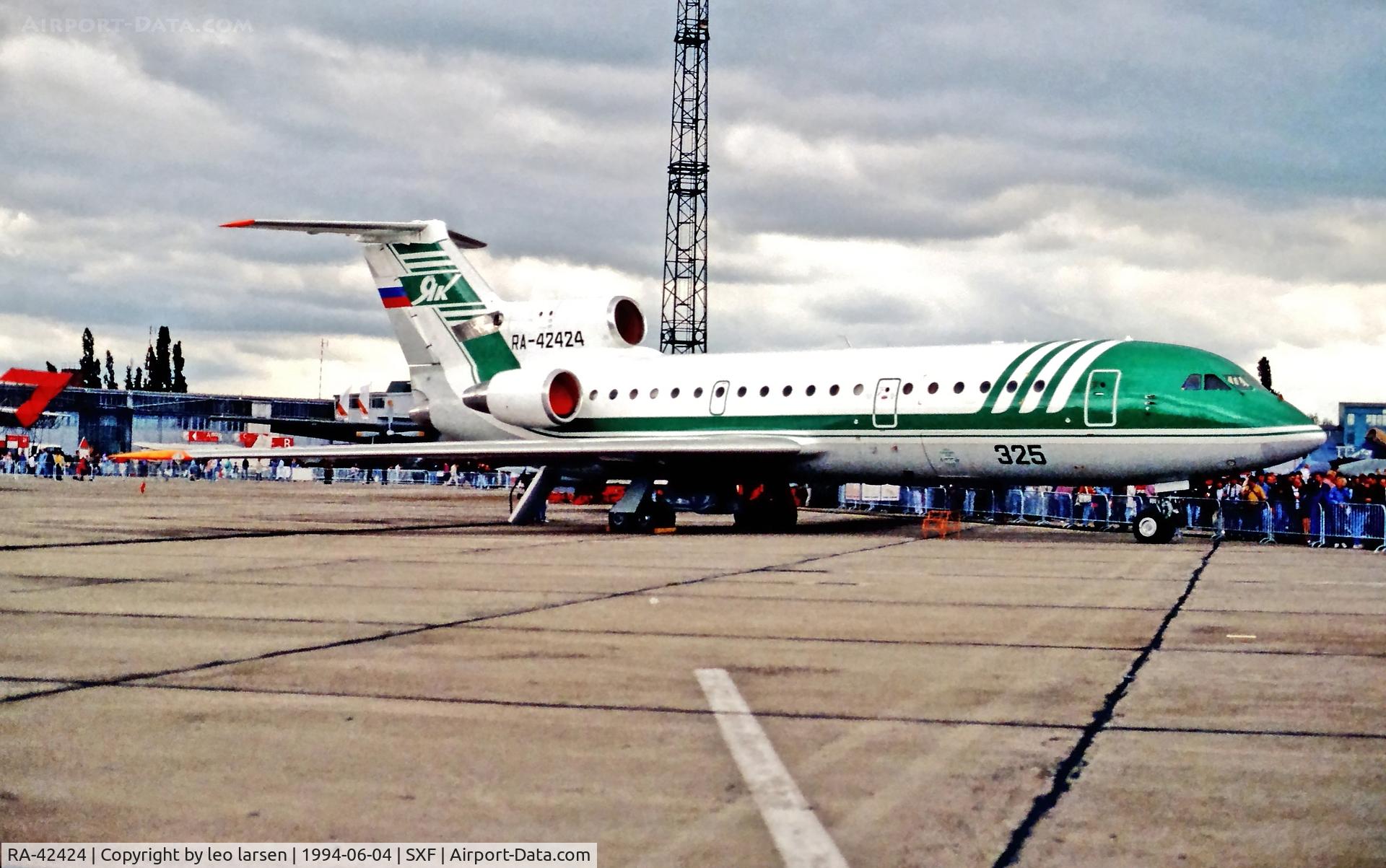 RA-42424, 1992 Yakovlev Yak-42D C/N 4520421502016, Berlin Air Show 4.6.1994 as YAK-42A