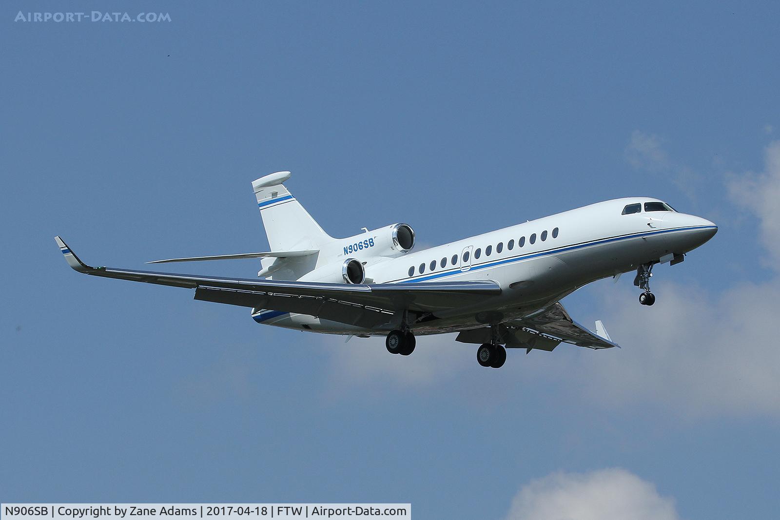 N906SB, 2009 Dassault Falcon 7X C/N 75, Arriving at DFW Airport