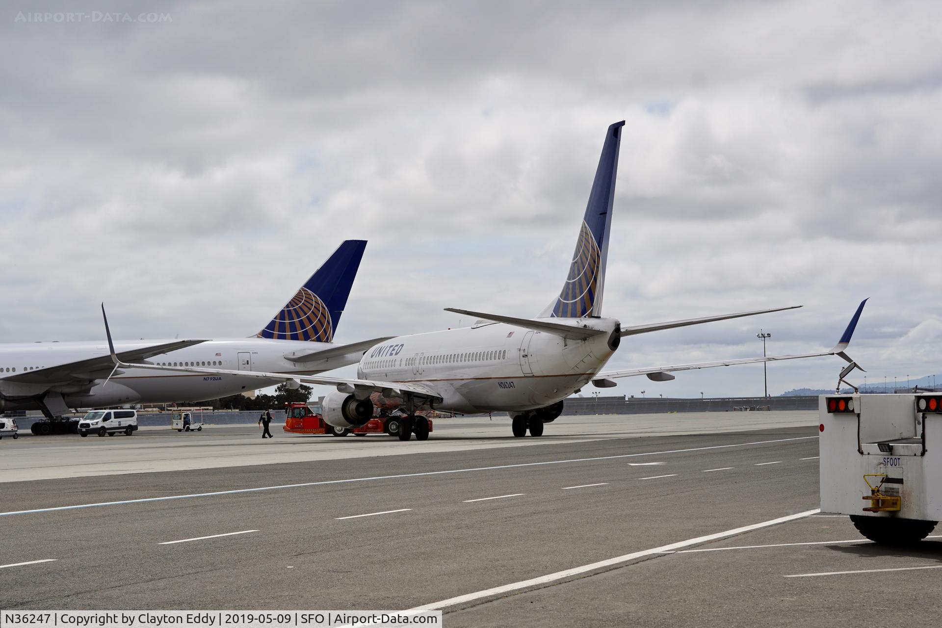 N36247, 1999 Boeing 737-824 C/N 28807, SFO 2019.