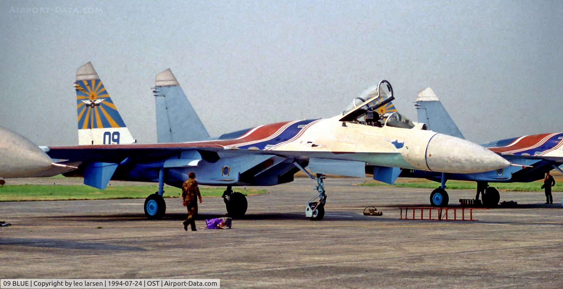 09 BLUE, Sukhoi Su-27A C/N 36911031716, Osende Air Show 24.7.1994
