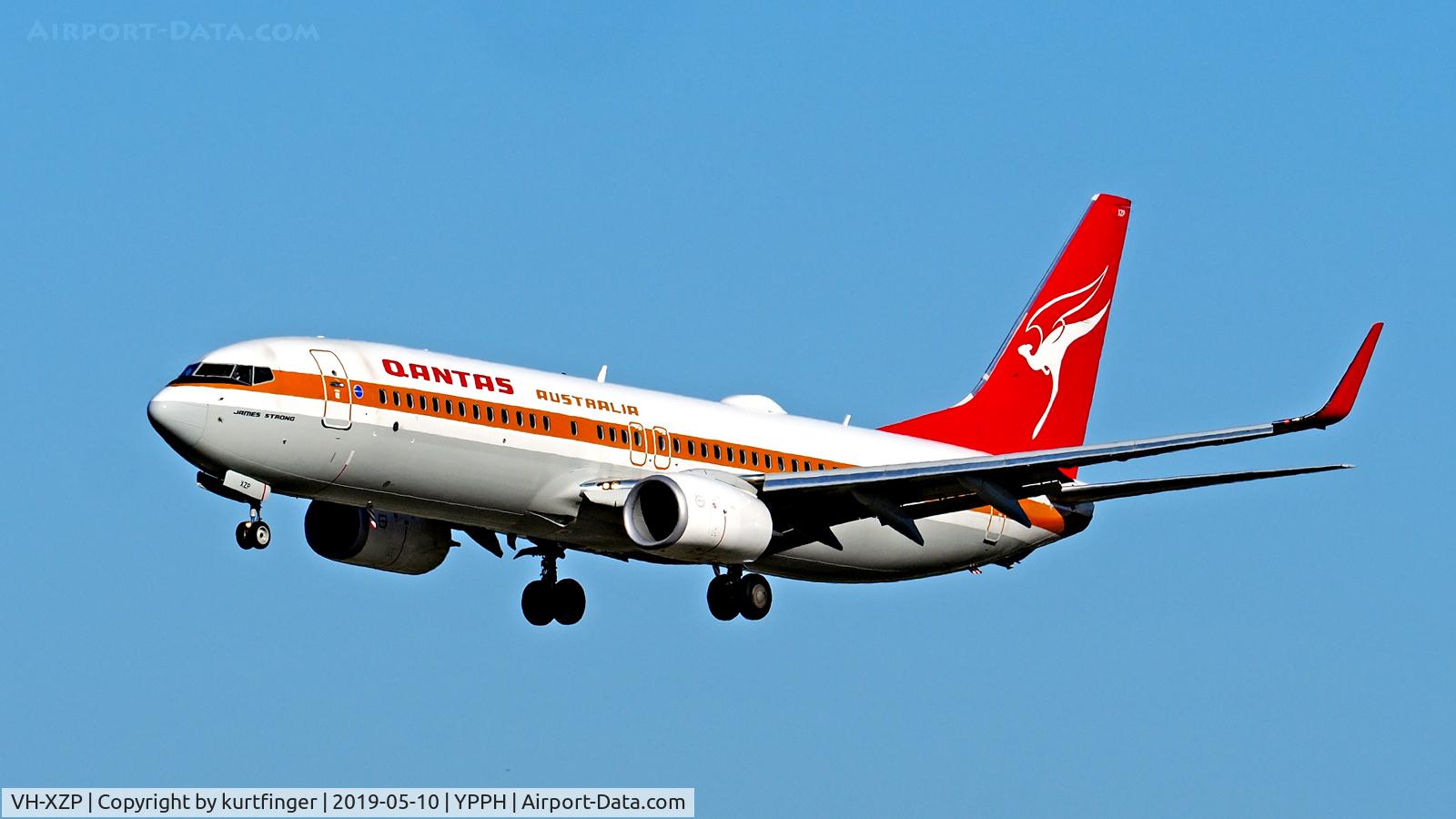VH-XZP, 2014 Boeing 737-838 C/N 44577, Boeing 737-838. Qantas VH-XZP final runway 03 YPPH 100519