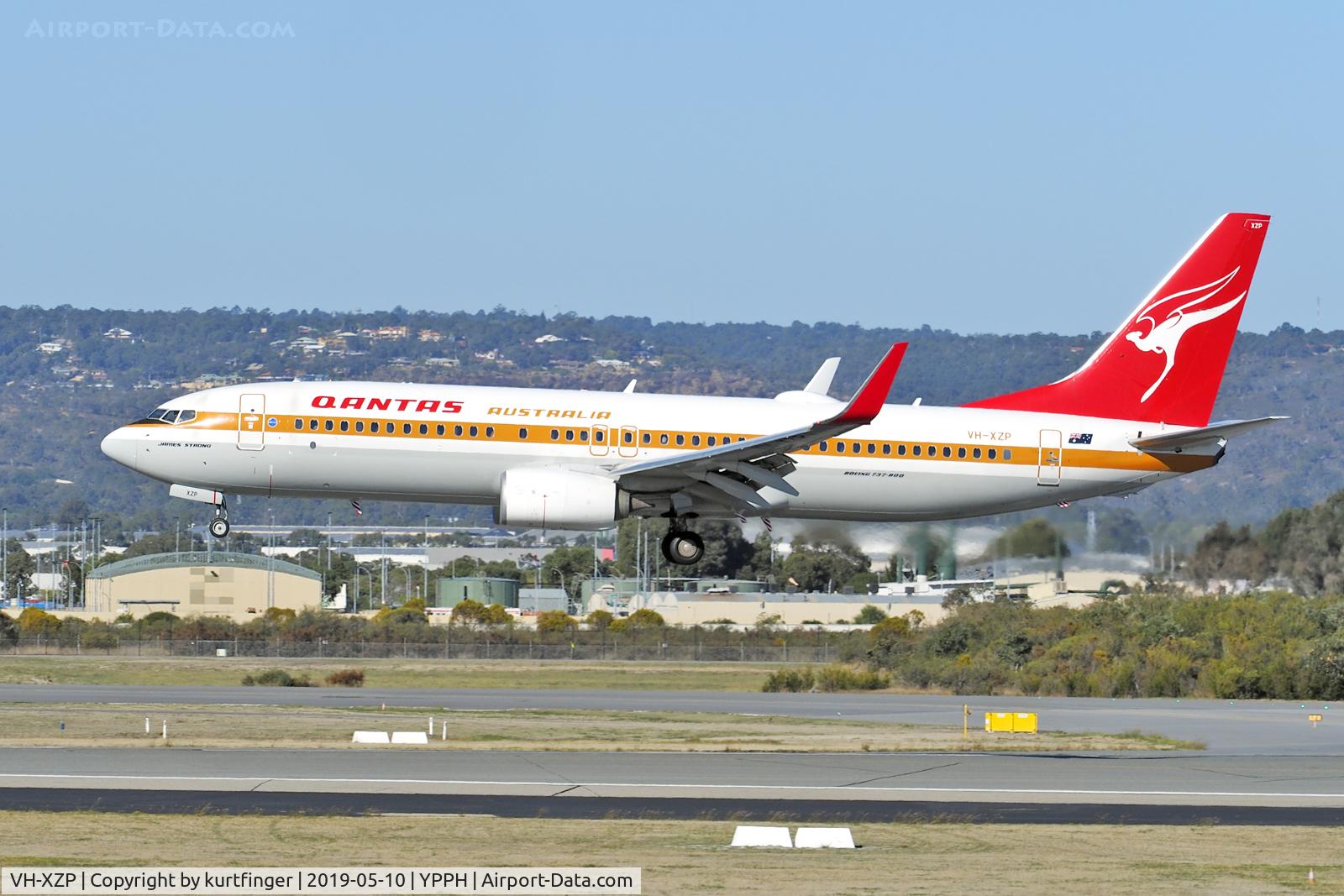 VH-XZP, 2014 Boeing 737-838 C/N 44577, Boeing 737-838. Qantas VH-XZP final runway 03 YPPH 100519