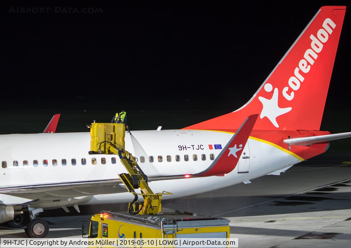 9H-TJC, 2011 Boeing 737-86N C/N 38012, Water shower.