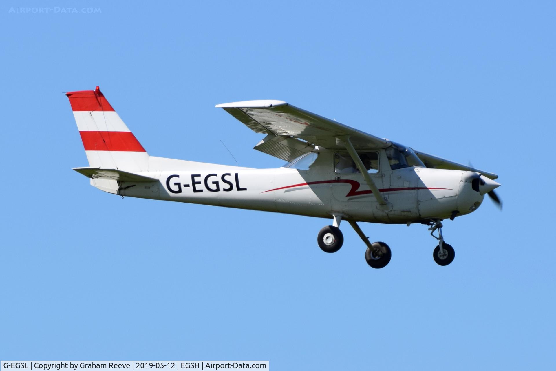 G-EGSL, 1977 Reims F152 C/N F15201446, Landing at Norwich.