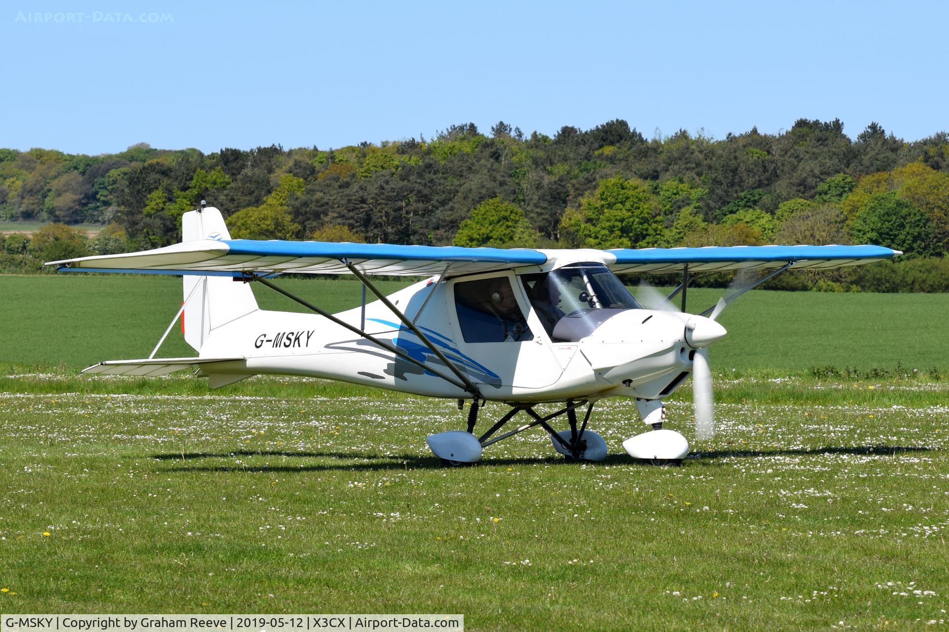 G-MSKY, 2001 Comco Ikarus C42 FB UK C/N PFA 322-13722, Just landed at Northrepps.