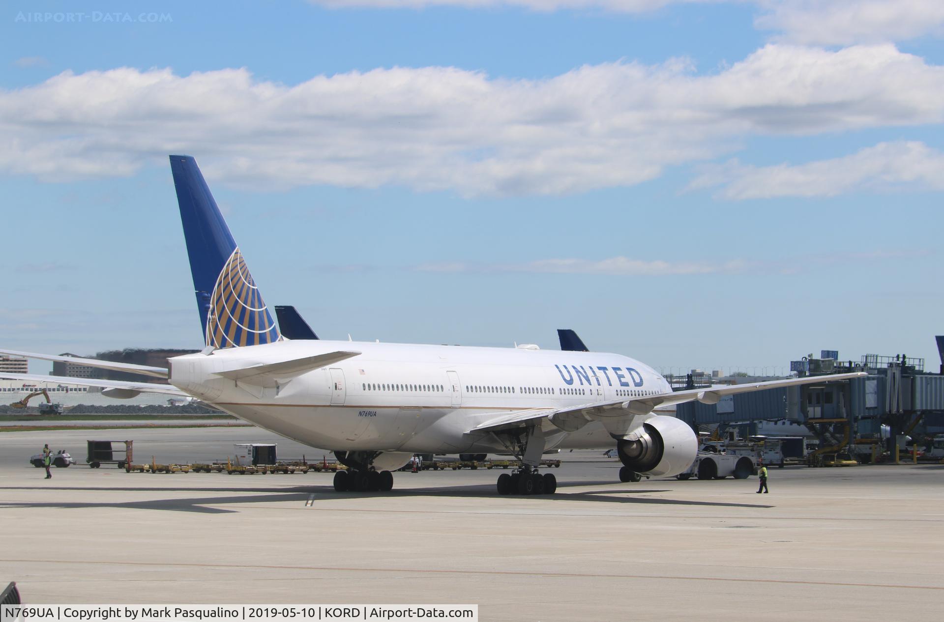 N769UA, 1995 Boeing 777-222 C/N 26921, Boeing 777-222