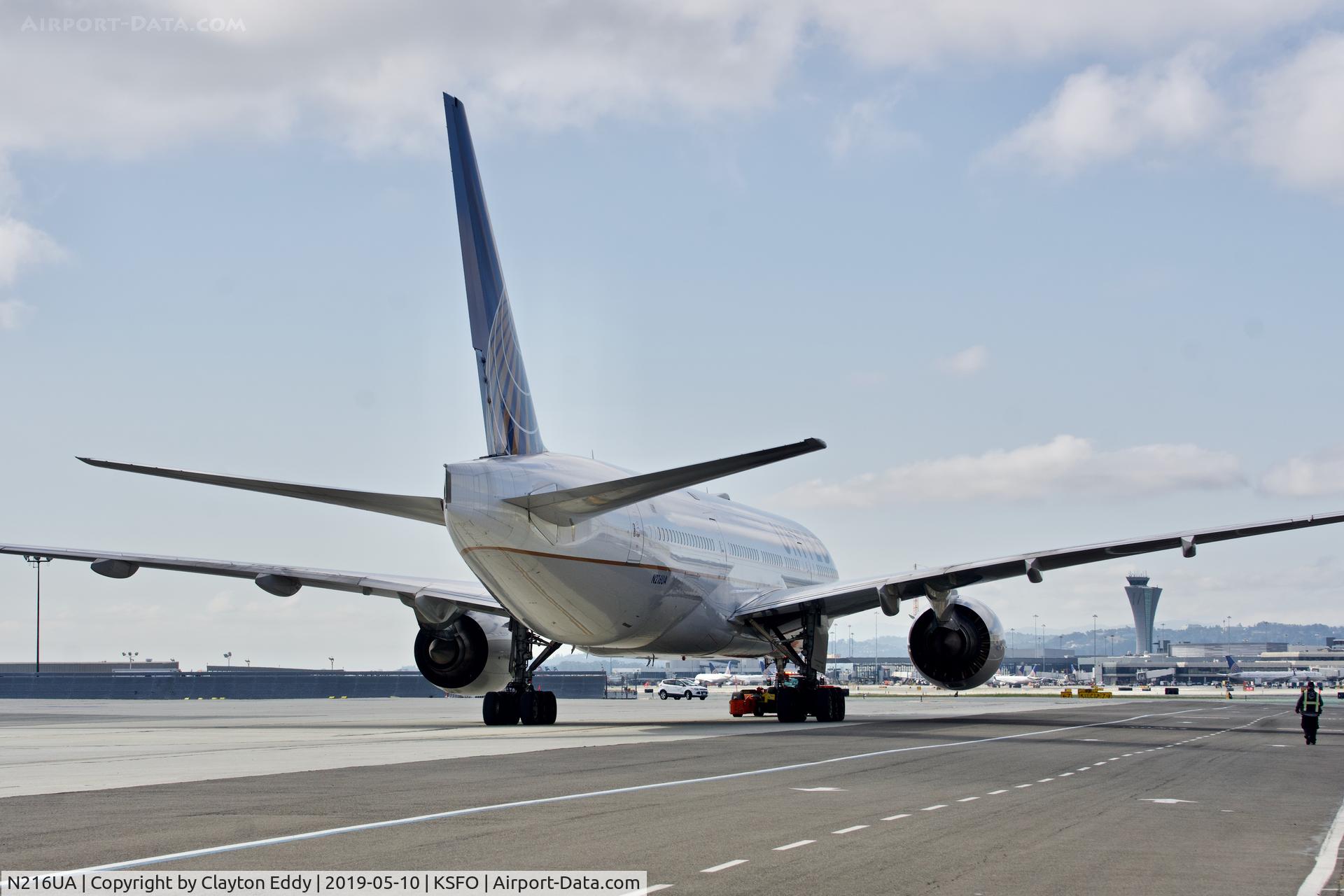 N216UA, 2000 Boeing 777-222 C/N 30549, SFO 2019.