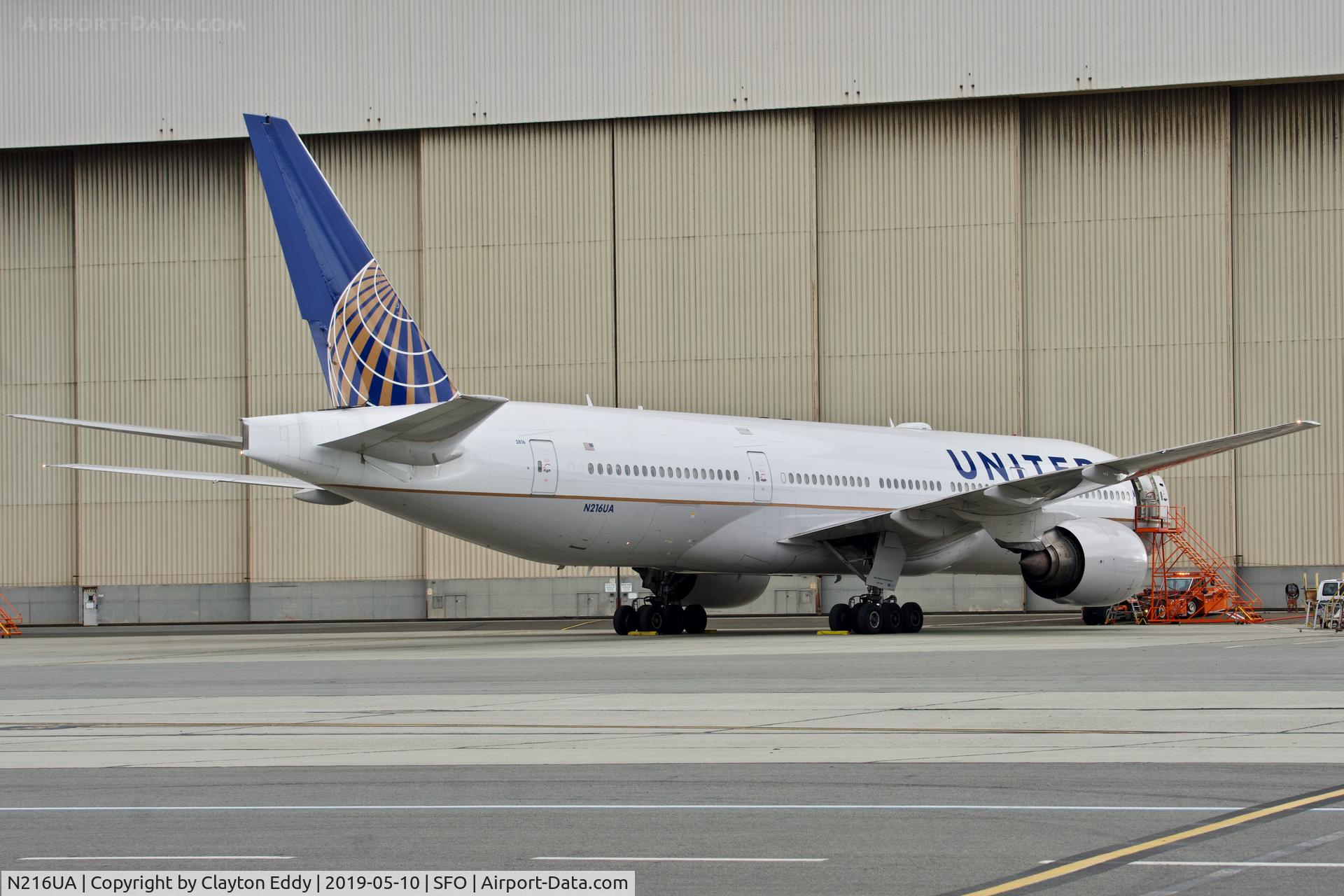 N216UA, 2000 Boeing 777-222 C/N 30549, SFO 2019.