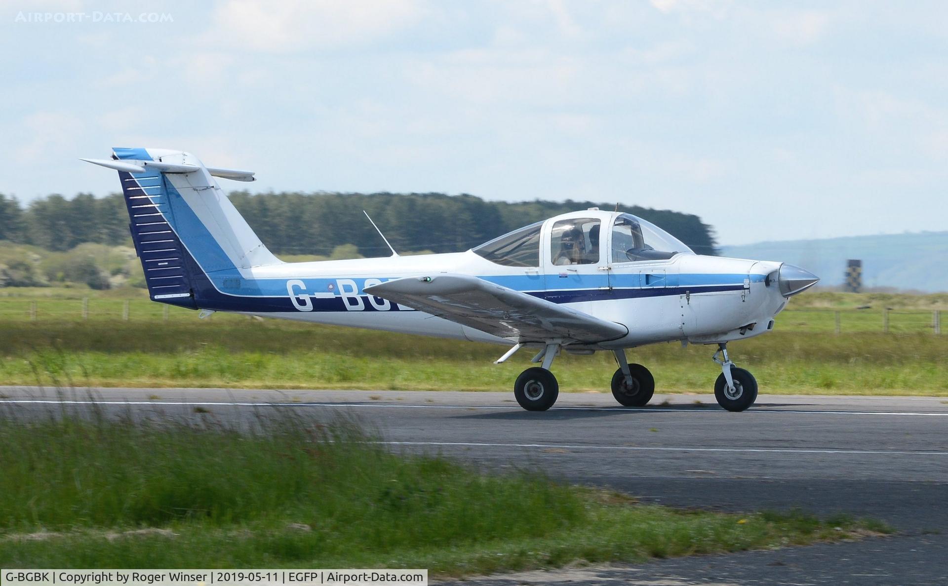 G-BGBK, 1978 Piper PA-38-112 Tomahawk Tomahawk C/N 38-78A0433, Visiting Tomahawk departing Runway 04.