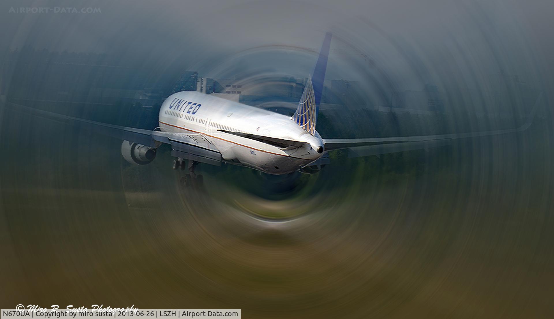 N670UA, 1999 Boeing 767-322 C/N 29240, United Airlines Boeing 767-322(ER) airplane landing at Zurich International Airport.