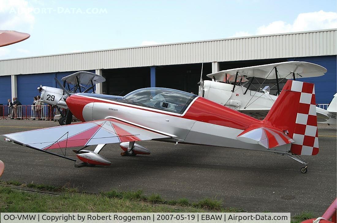 OO-VMW, Extra EA-200 C/N 1035, STAMPE FLY IN.