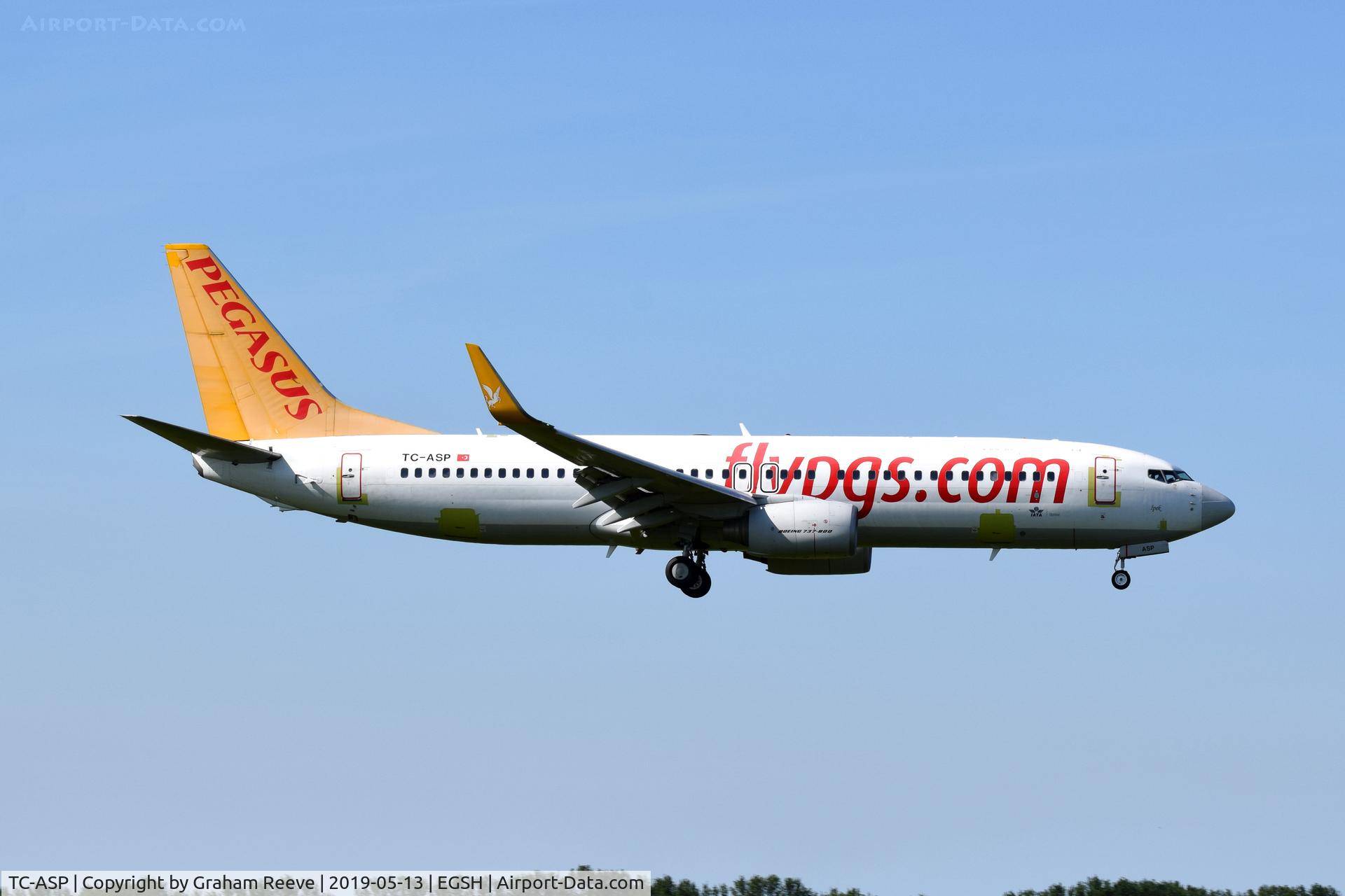 TC-ASP, 2011 Boeing 737-82R C/N 40011, Landing at Norwich.