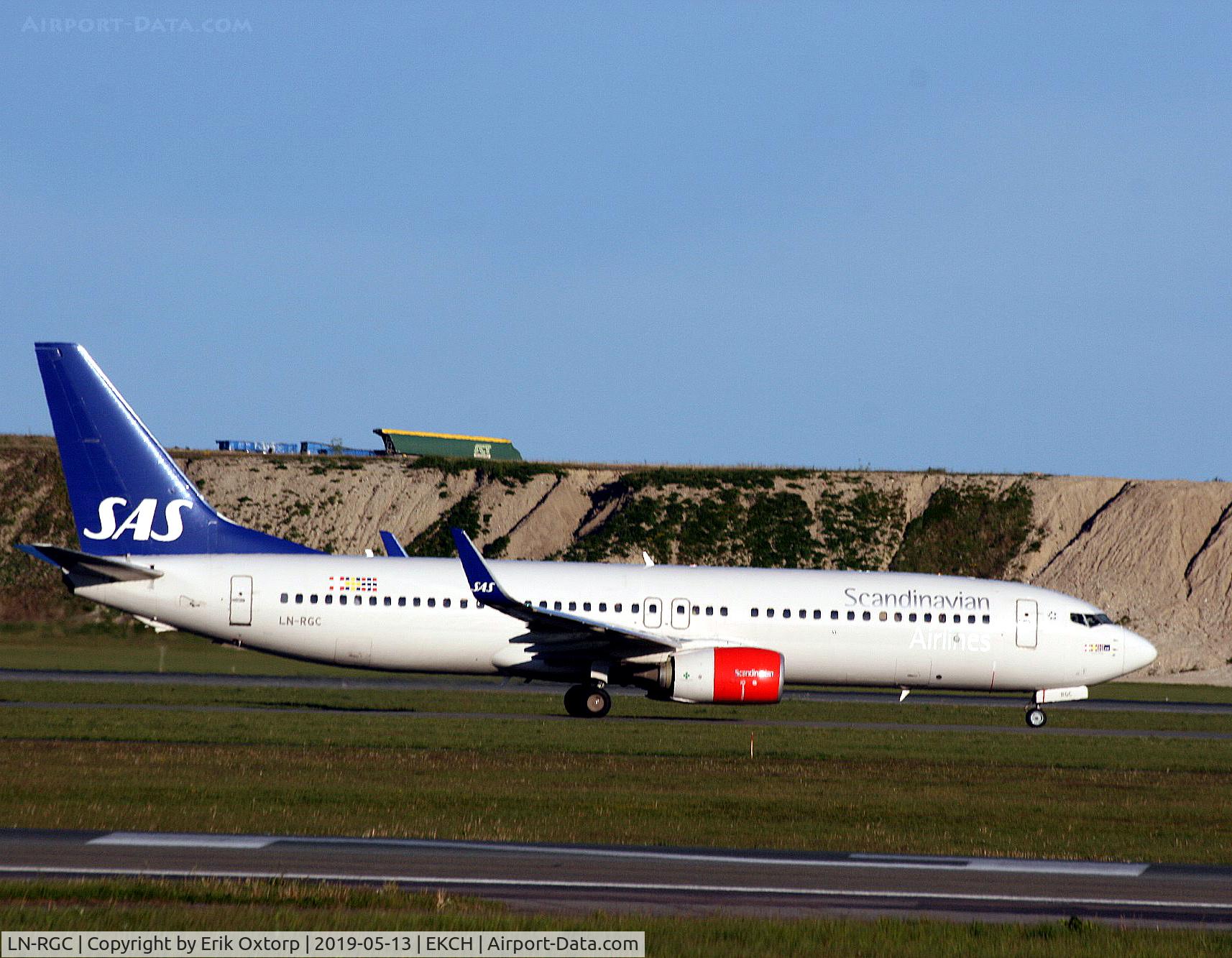 LN-RGC, 2012 Boeing 737-86N C/N 41257, LN-RGC taxi for takeoff rw 04R