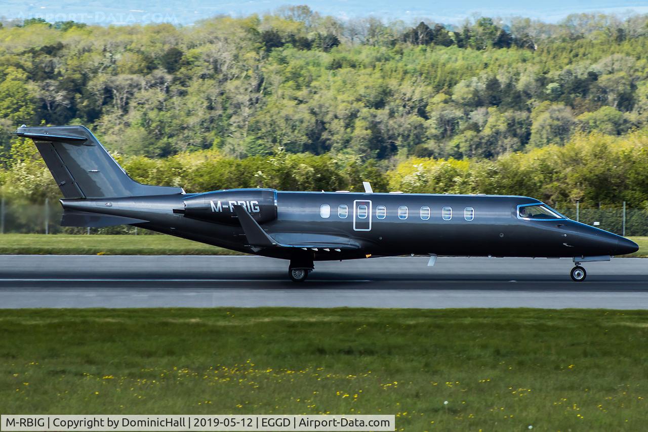 M-RBIG, 2005 Learjet 45 C/N 45-280, Departing RWY 09