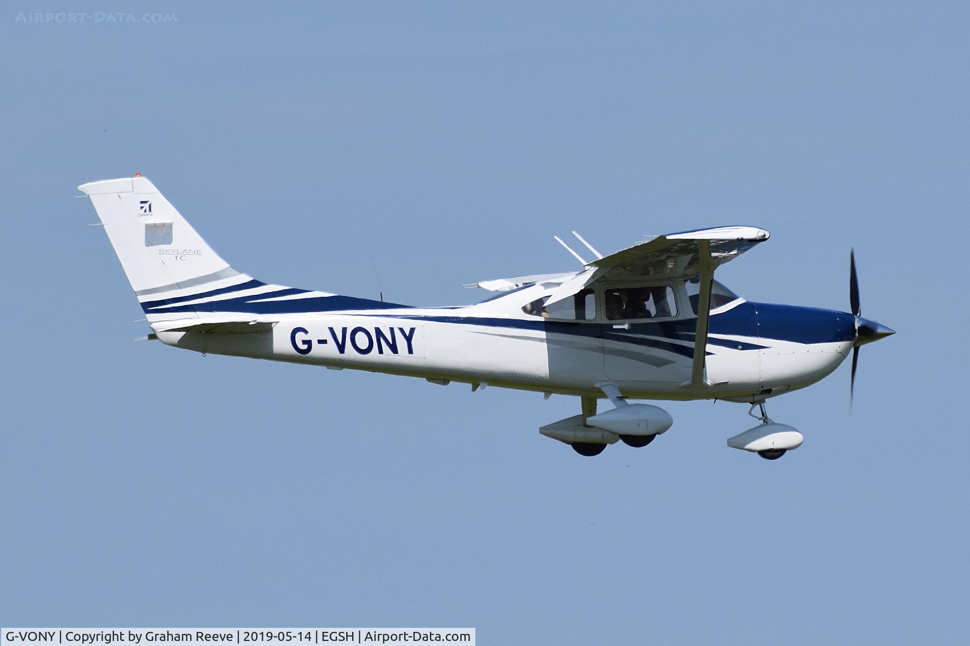 G-VONY, 2006 Cessna T182T Turbo Skylane C/N T18208662, Landing at Norwich.