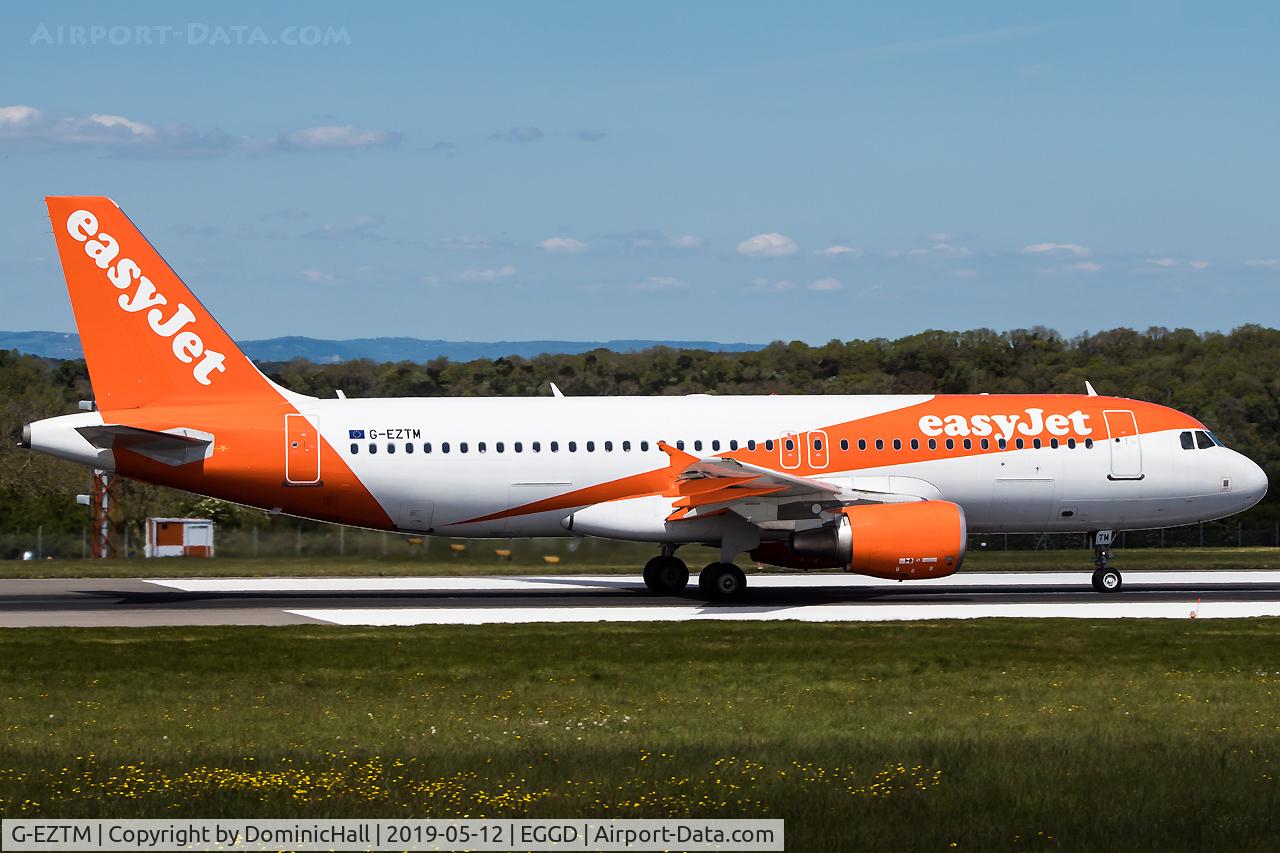 G-EZTM, 2009 Airbus A320-214 C/N 4014, Departing RWY 09