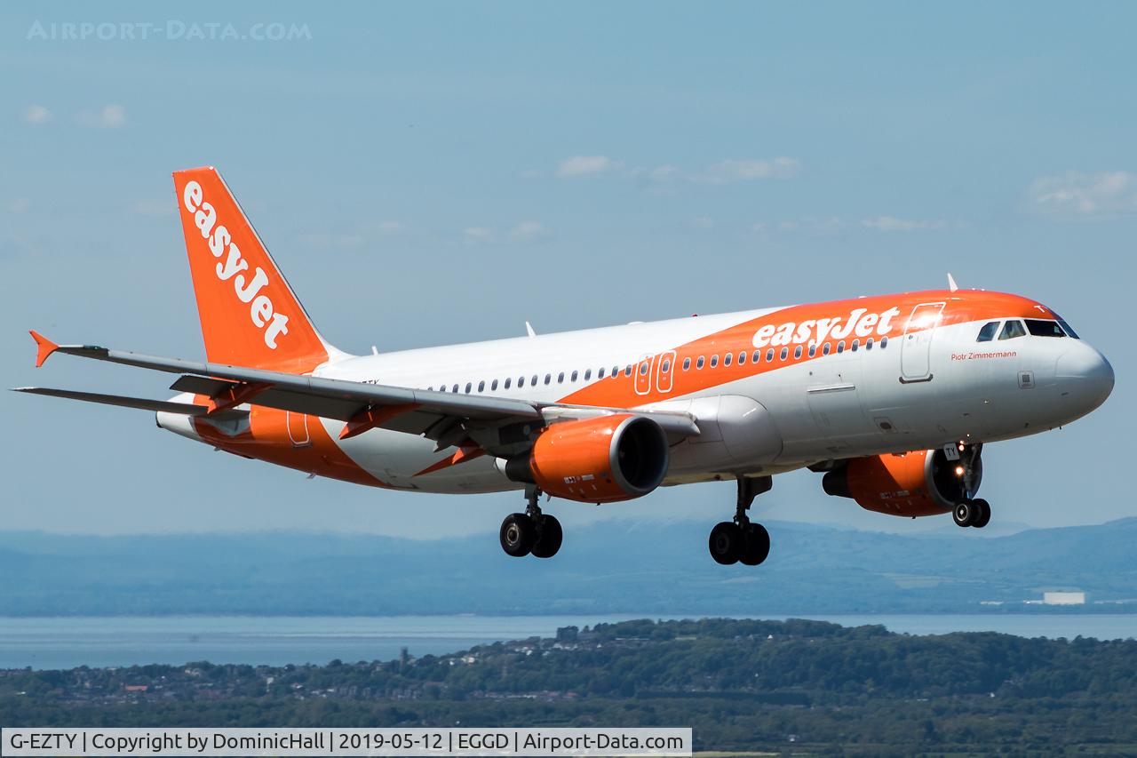 G-EZTY, 2010 Airbus A320-214 C/N 4554, Landing RWY 09