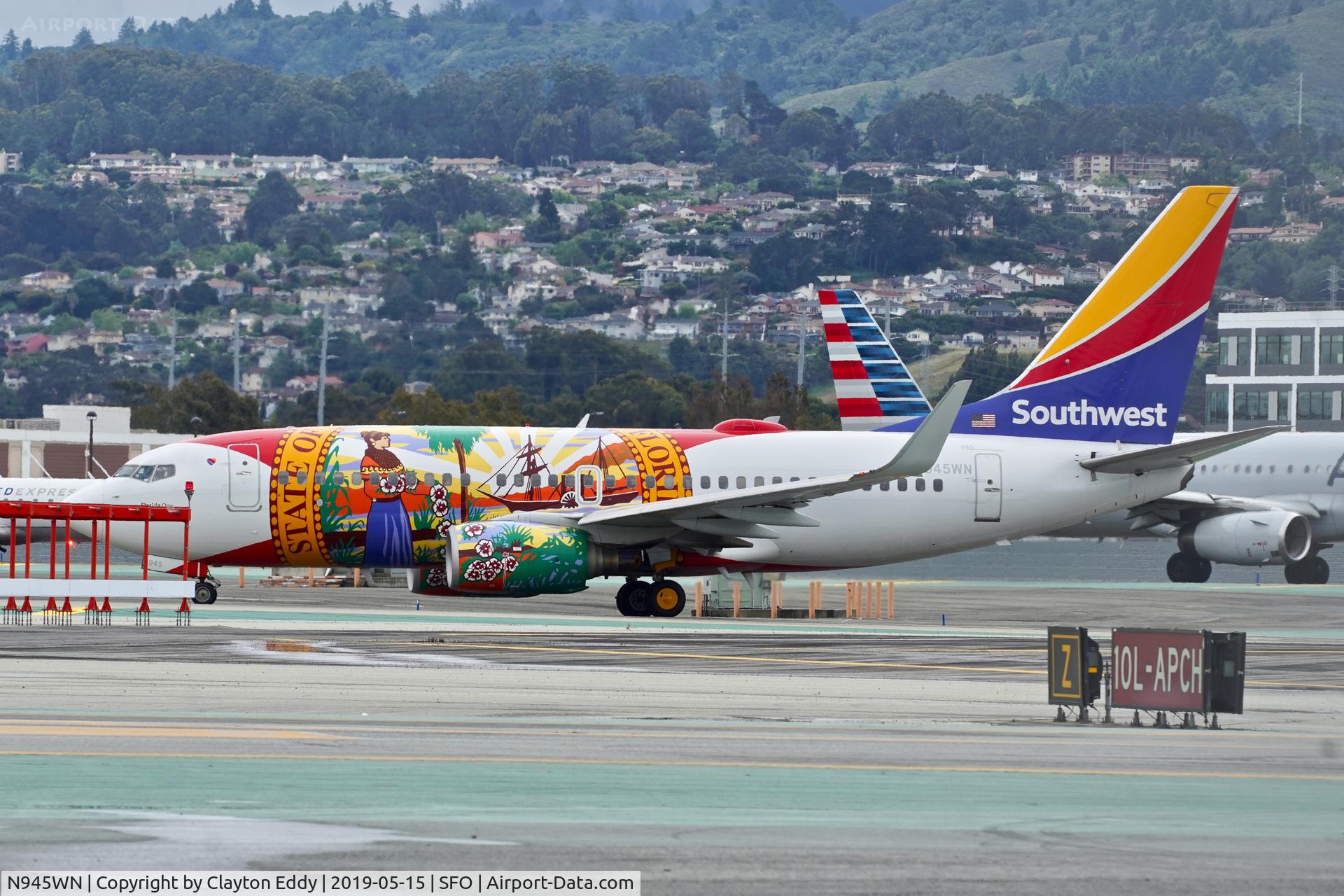 N945WN, 2010 Boeing 737-7H4 C/N 36660, Departing runway 10 SFO 2019.
