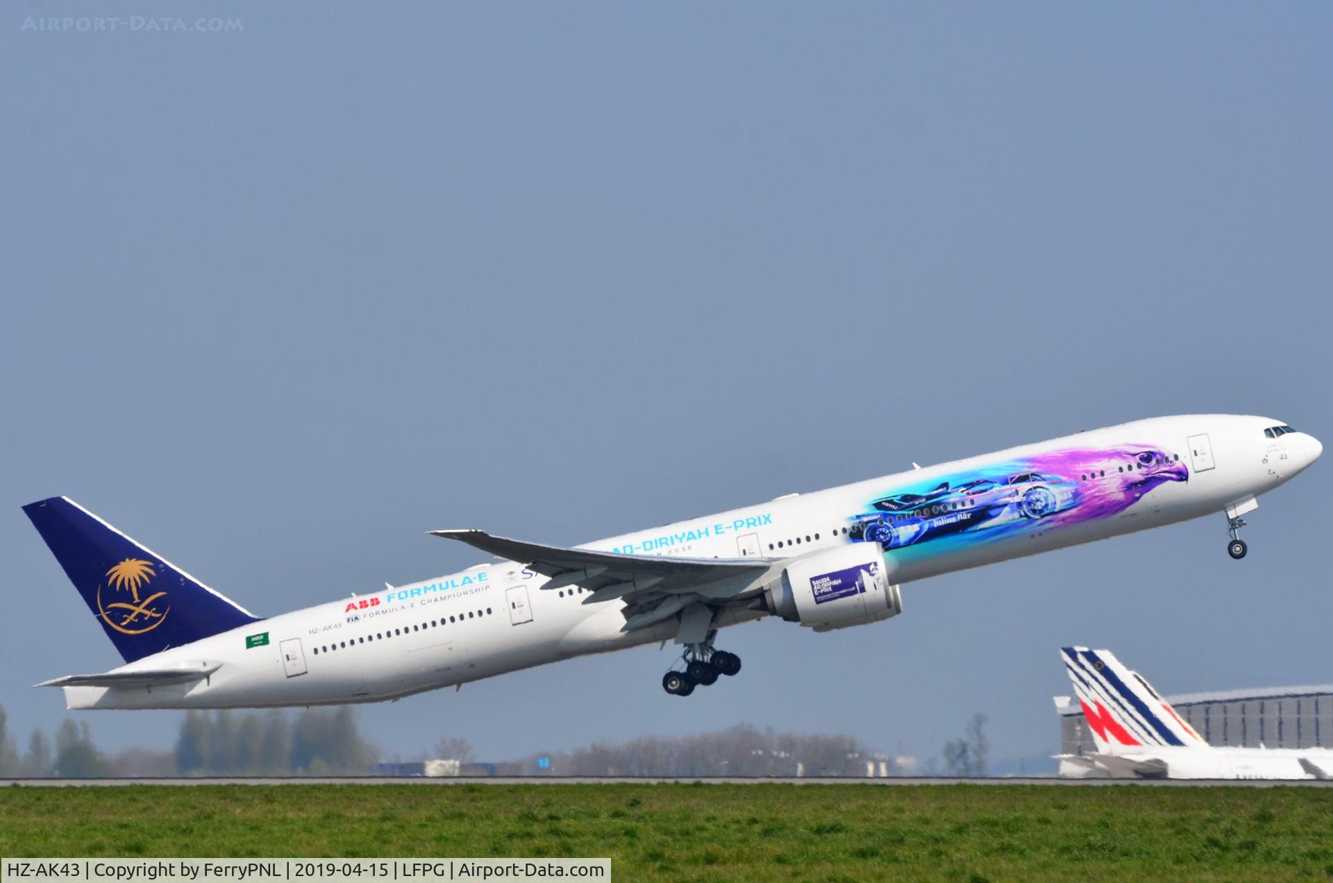 HZ-AK43, 2017 Boeing 777-368/ER C/N 62763, Departure of Saudi B773