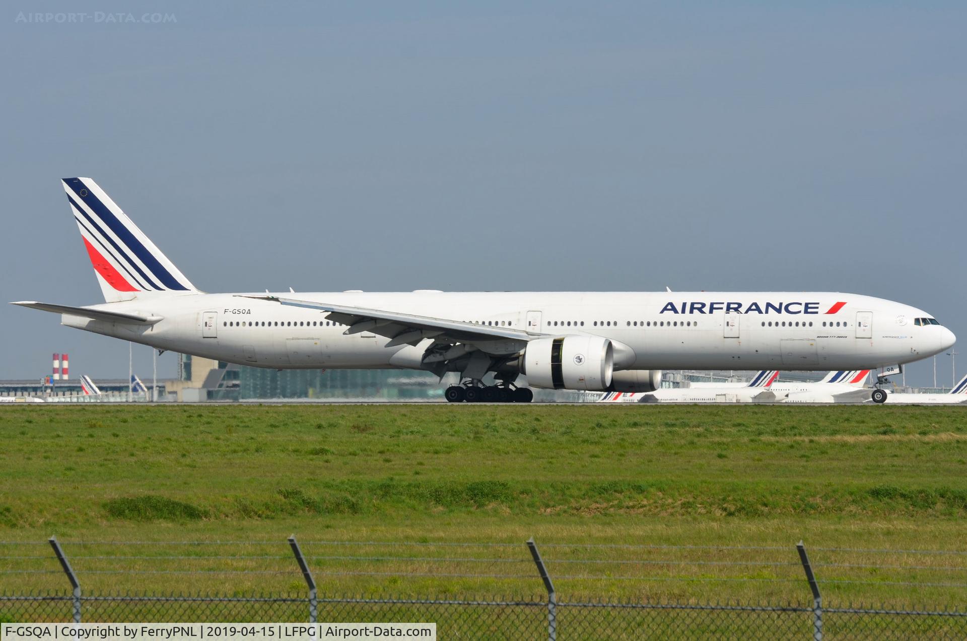 F-GSQA, 2004 Boeing 777-328/ER C/N 32723, Air France B773 arriving