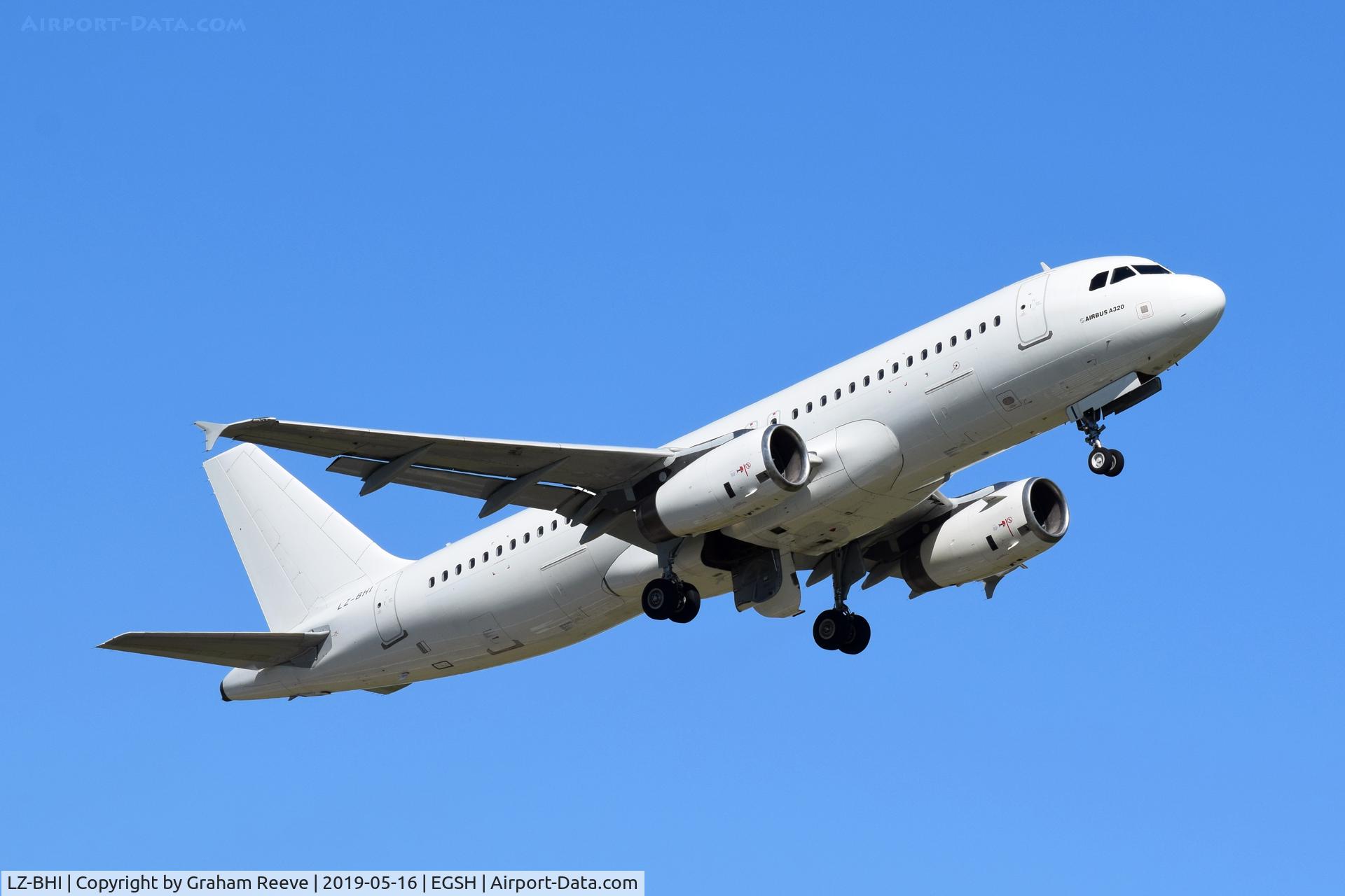 LZ-BHI, 2007 Airbus A320-214 C/N 3125, Departing from Norwich.