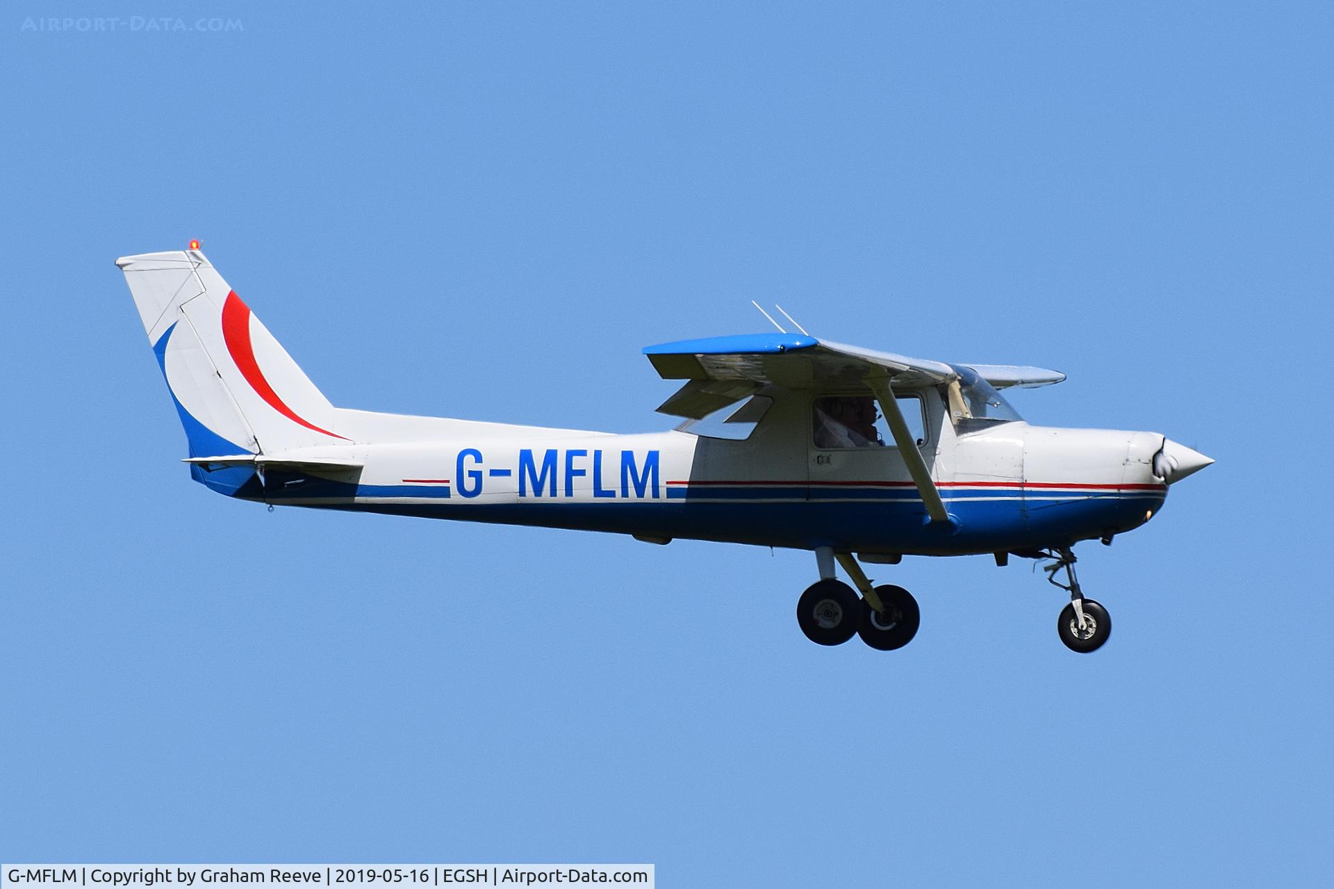 G-MFLM, 1977 Reims F152 C/N 1451, Landing at Norwich.