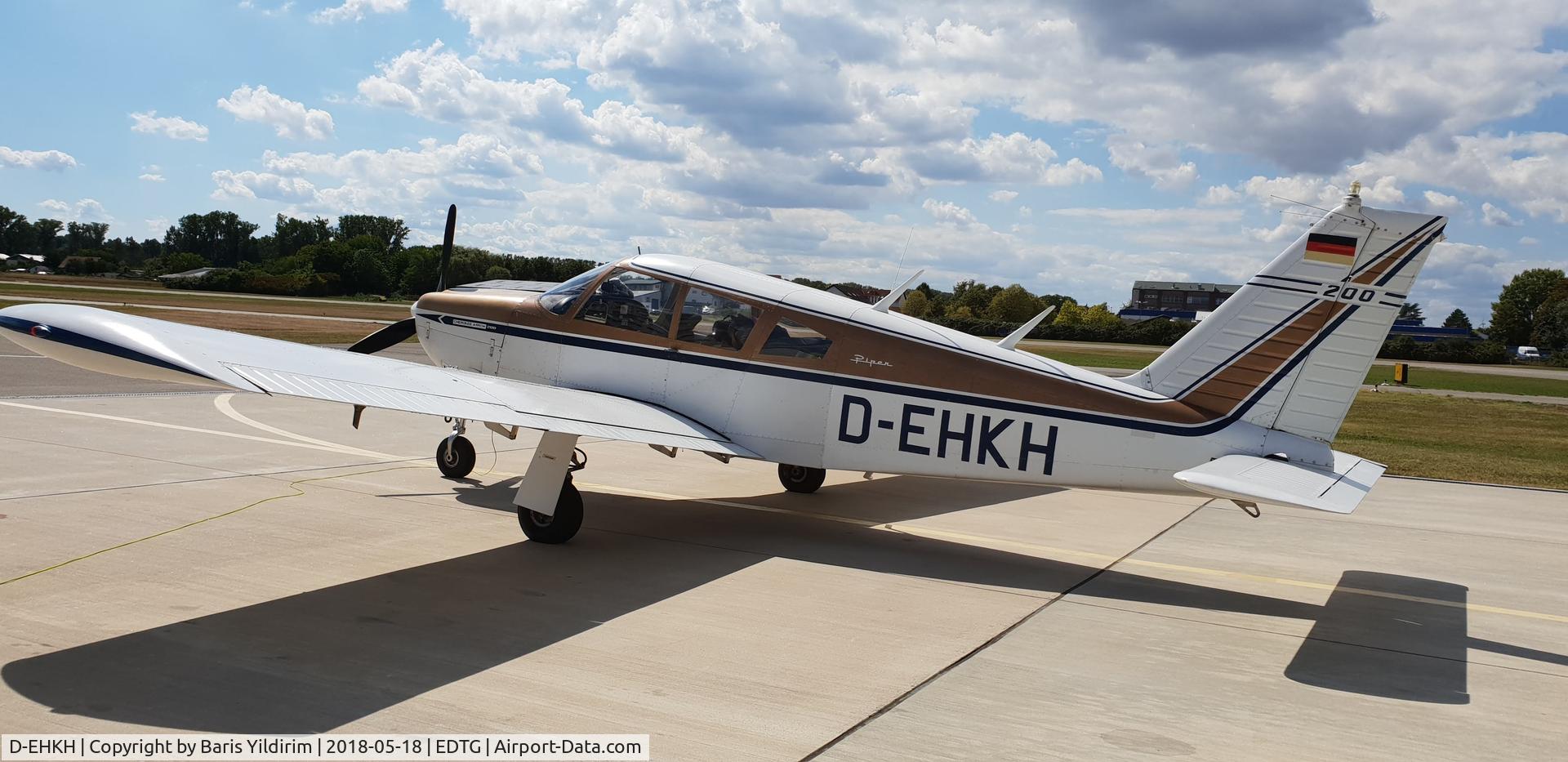 D-EHKH, 1969 Piper PA-28R-201 Cherokee Arrow III C/N 35119, 1969 Piper PA28R200 
Original paint