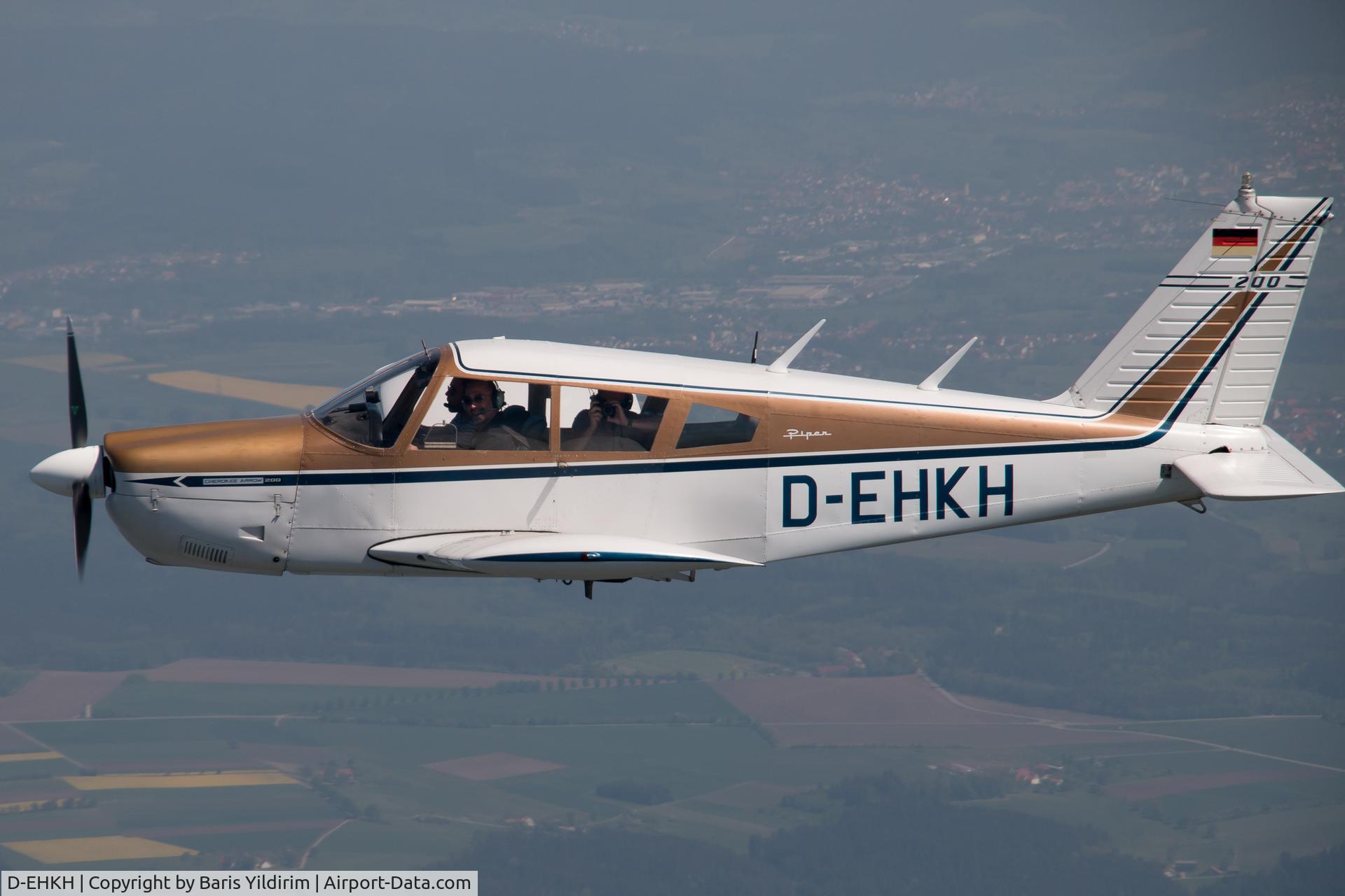 D-EHKH, 1969 Piper PA-28R-201 Cherokee Arrow III C/N 35119, D-EHKH in formation flight in south germany
