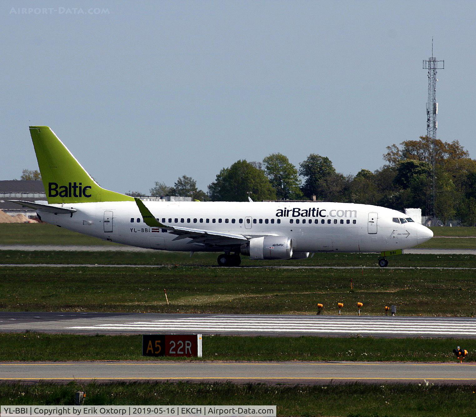 YL-BBI, 1995 Boeing 737-33A C/N 27454, YL.BBI taxi for take off rw 04R