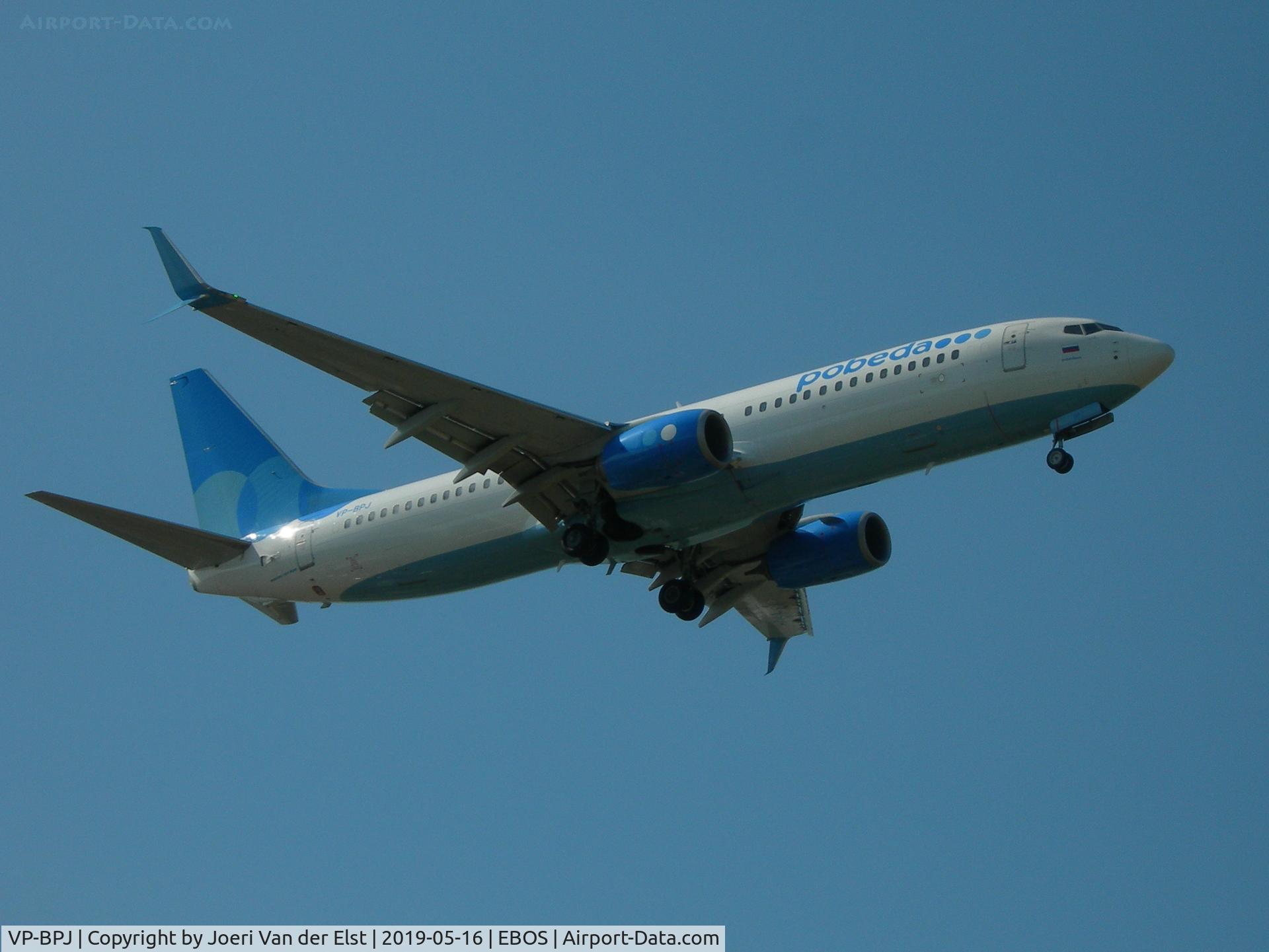 VP-BPJ, 2017 Boeing 737-8AL C/N 61800, Moments before touchdown rwy 08