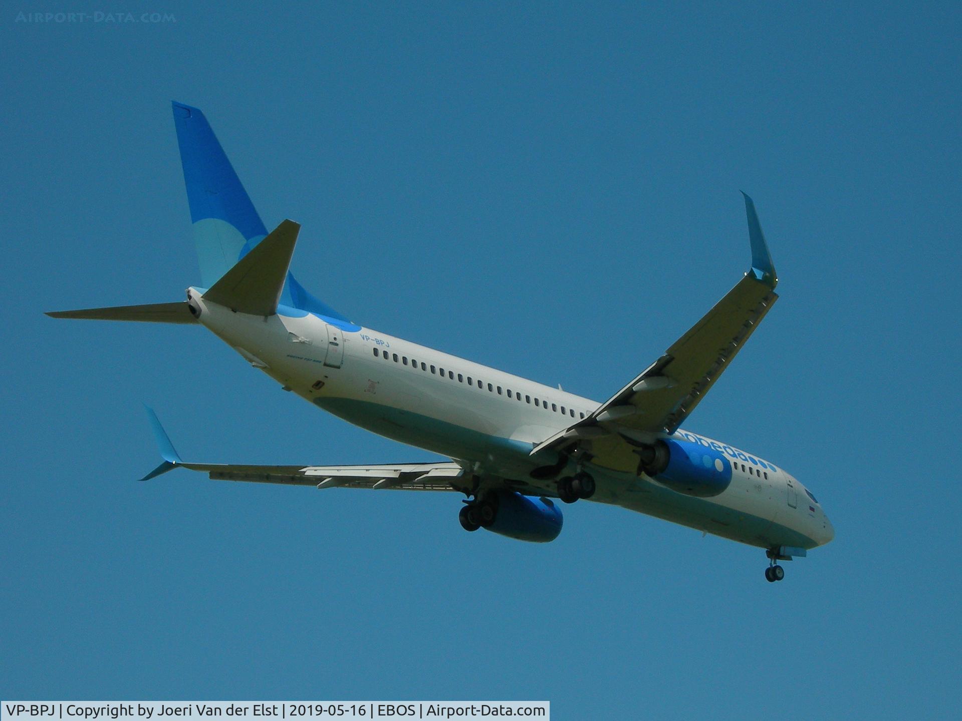 VP-BPJ, 2017 Boeing 737-8AL C/N 61800, Moments before touchdown rwy 08