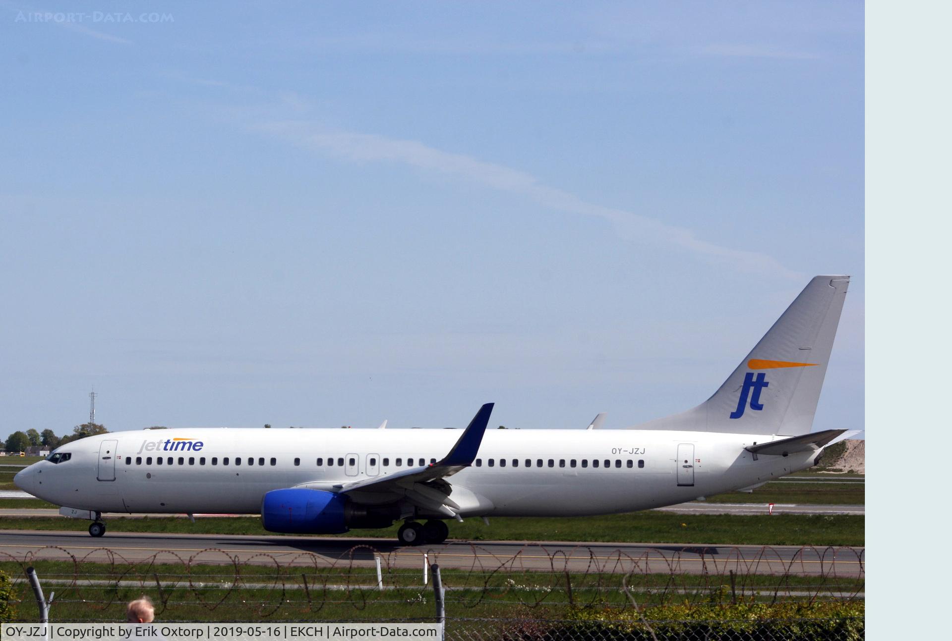 OY-JZJ, 2003 Boeing 737-82R C/N 30658, OY-JZJ landed rw 04L