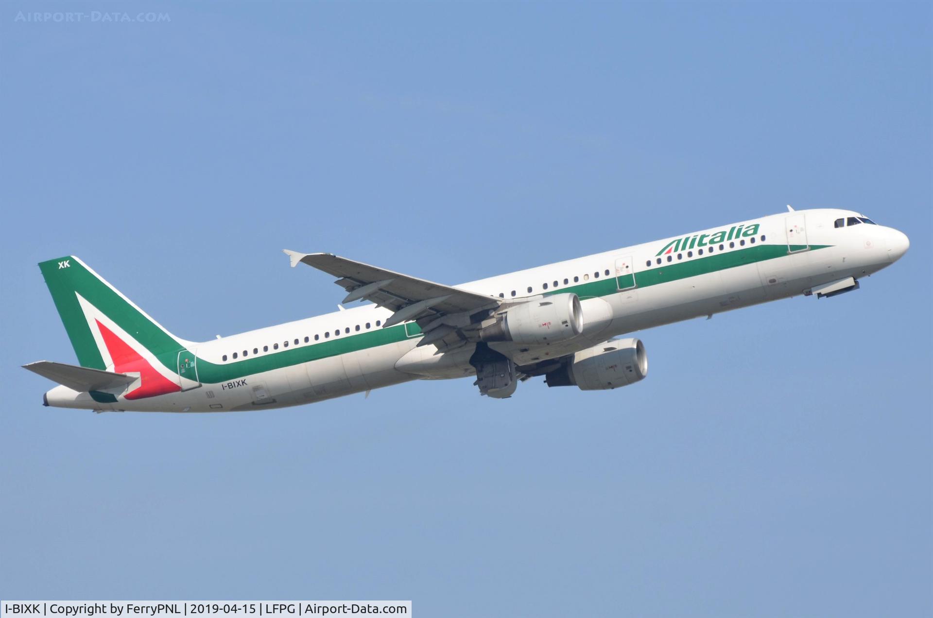 I-BIXK, 2000 Airbus A321-112 C/N 1220, Alitalia A321 taking-off.