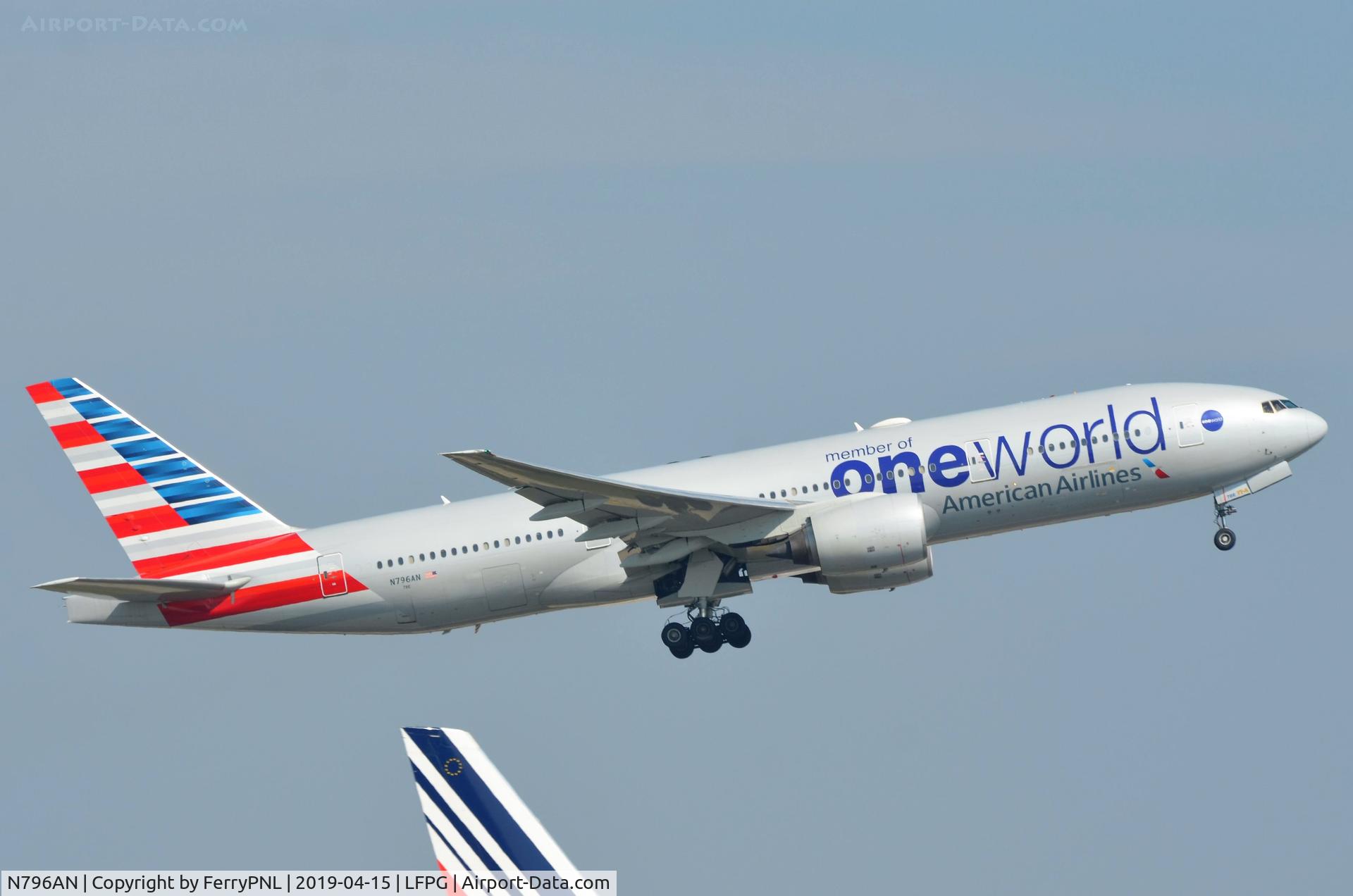 N796AN, 2000 Boeing 777-223 C/N 30796, Departure of AA B772