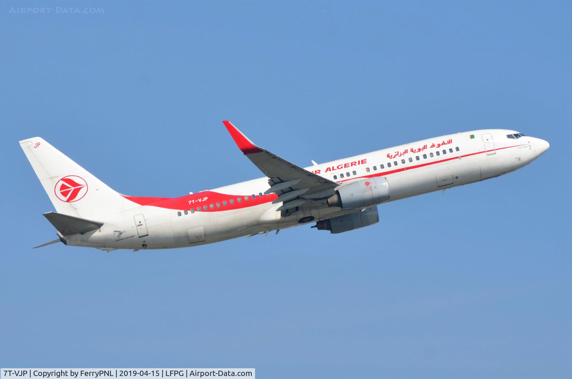 7T-VJP, 2001 Boeing 737-8D6 C/N 30208, Take-off of Air Algerie B738