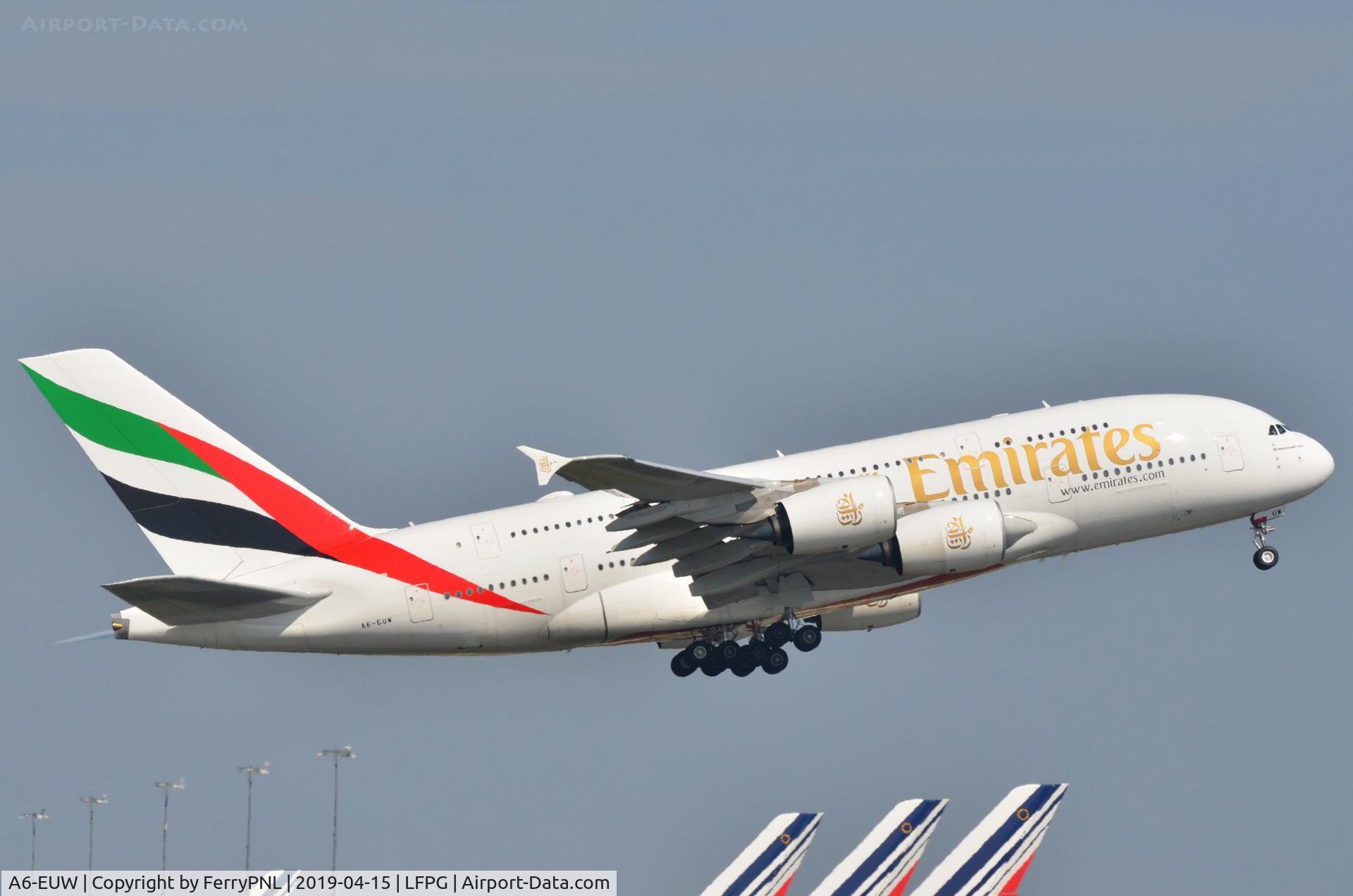 A6-EUW, 2017 Airbus A380-842 C/N 240, Emirates A388 taking-off for DXB