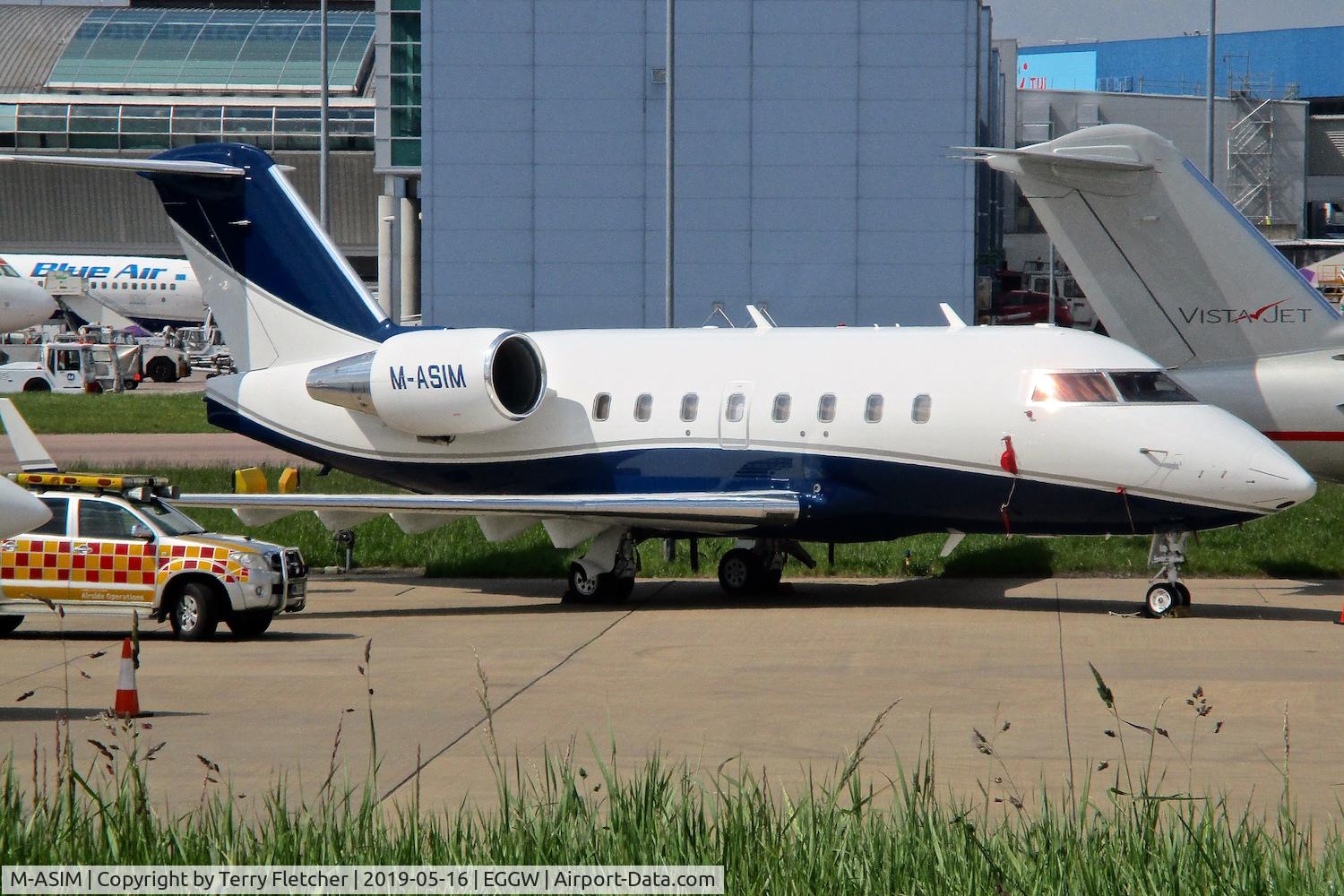 M-ASIM, 2004 Bombardier Challenger 604 (CL-600-2B16) C/N 5598, at Luton