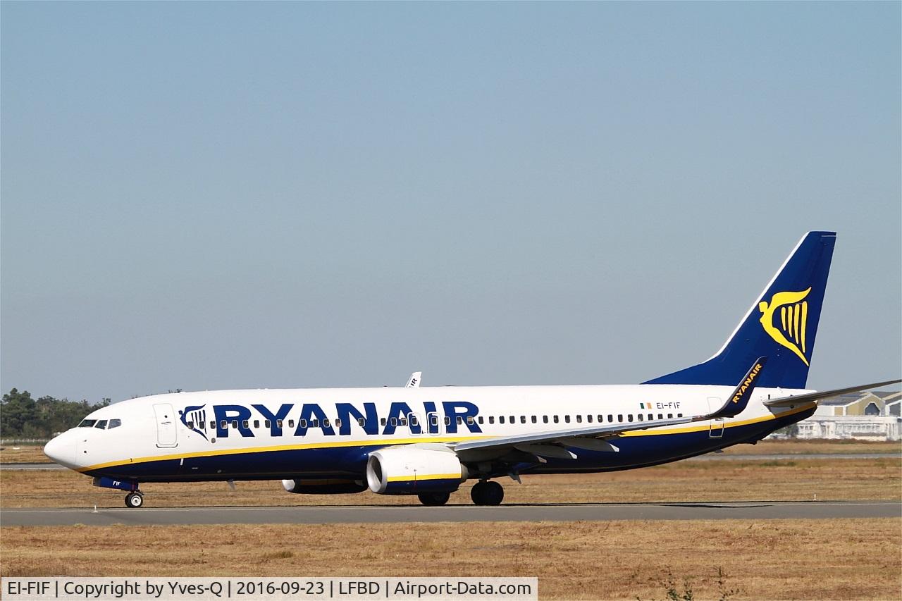 EI-FIF, 2015 Boeing 737-8AS C/N 44696, Boeing 737-8AS, Taxiing to holding point Delta rwy 05, Bordeaux Mérignac airport (LFBD-BOD)