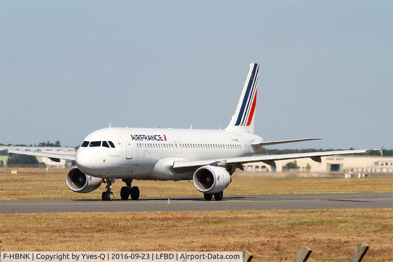 F-HBNK, 2012 Airbus A320-214 C/N 5084, Airbus A320-214, Taxiing to holding point rwy 05, Bordeaux Mérignac airport (LFBD-BOD)